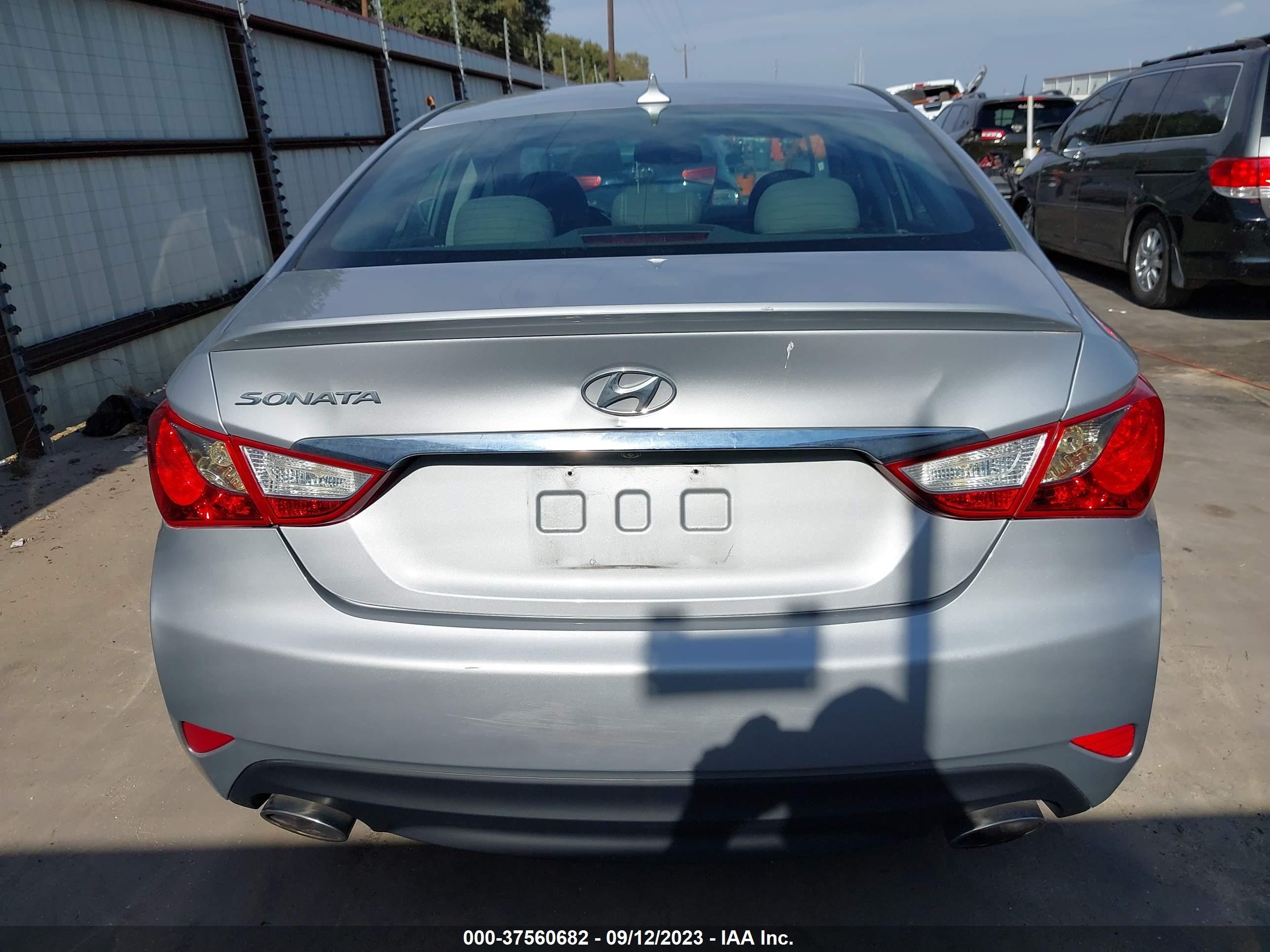 Photo 5 VIN: 5NPEC4AC7EH918500 - HYUNDAI SONATA 