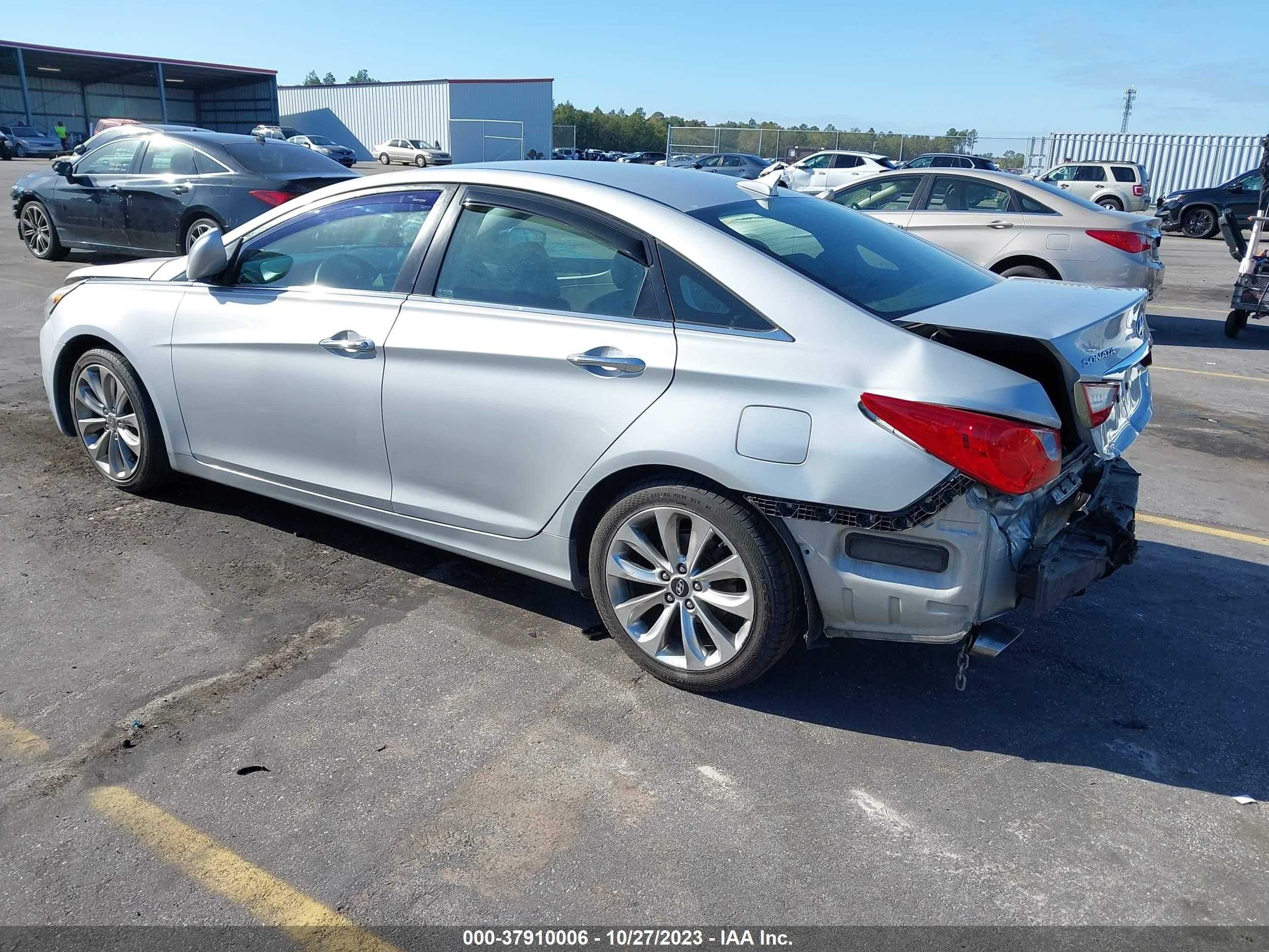 Photo 2 VIN: 5NPEC4AC8BH000458 - HYUNDAI SONATA 