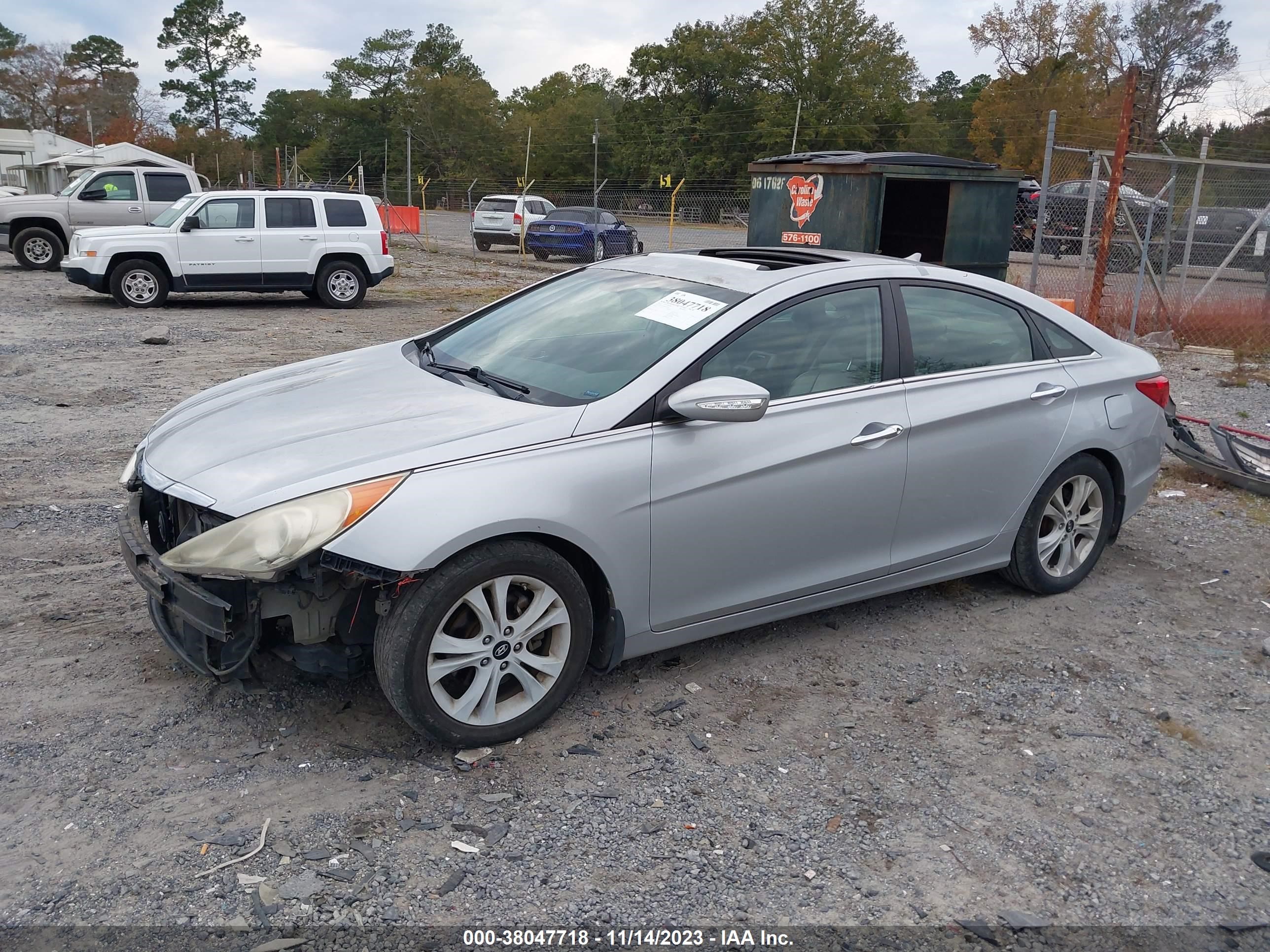 Photo 2 VIN: 5NPEC4AC8BH019057 - HYUNDAI SONATA 