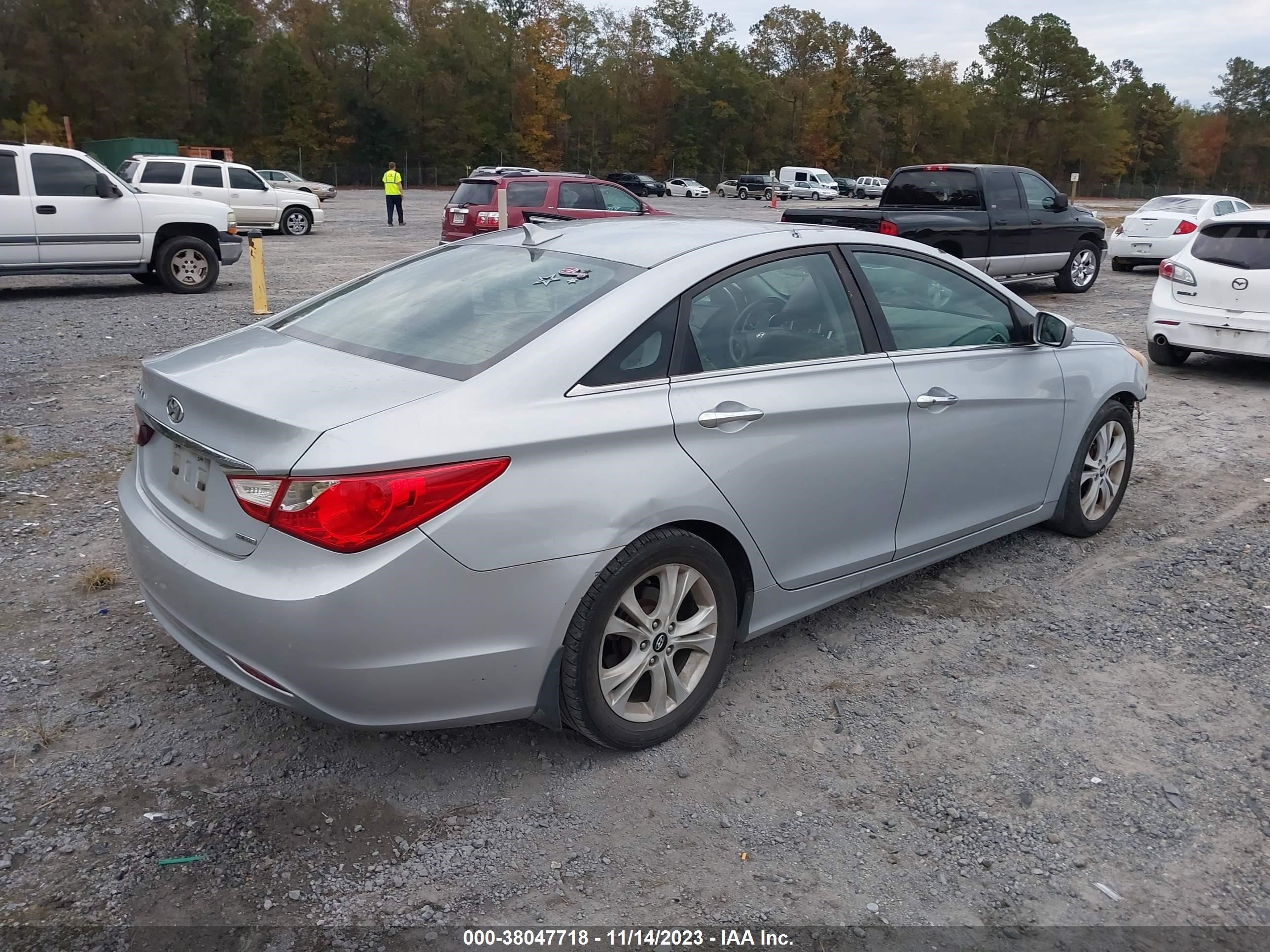 Photo 4 VIN: 5NPEC4AC8BH019057 - HYUNDAI SONATA 