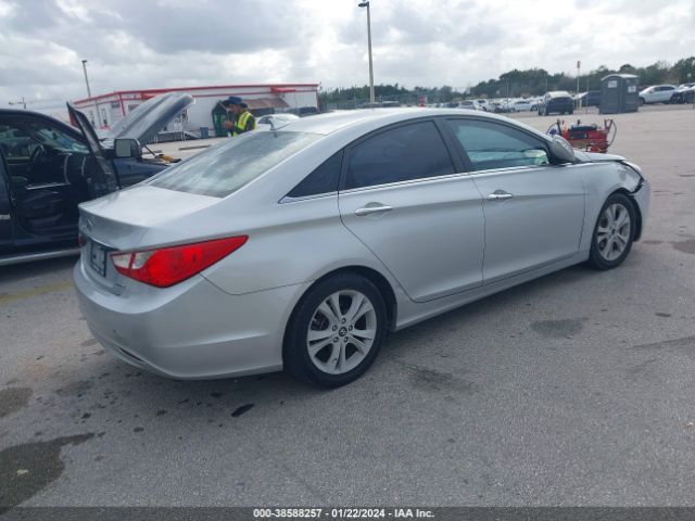 Photo 3 VIN: 5NPEC4AC8BH082563 - HYUNDAI SONATA 