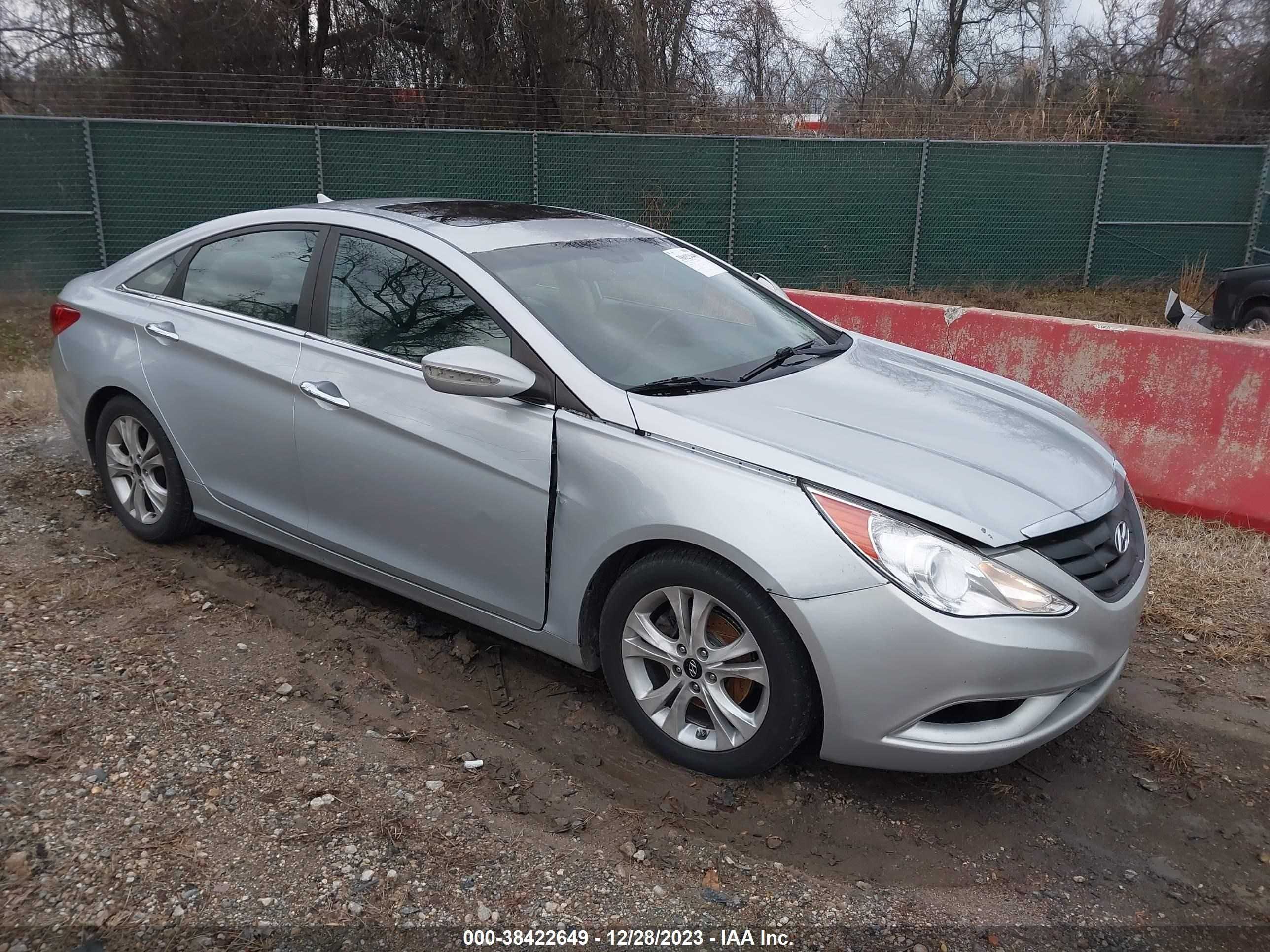 Photo 0 VIN: 5NPEC4AC8BH088895 - HYUNDAI SONATA 