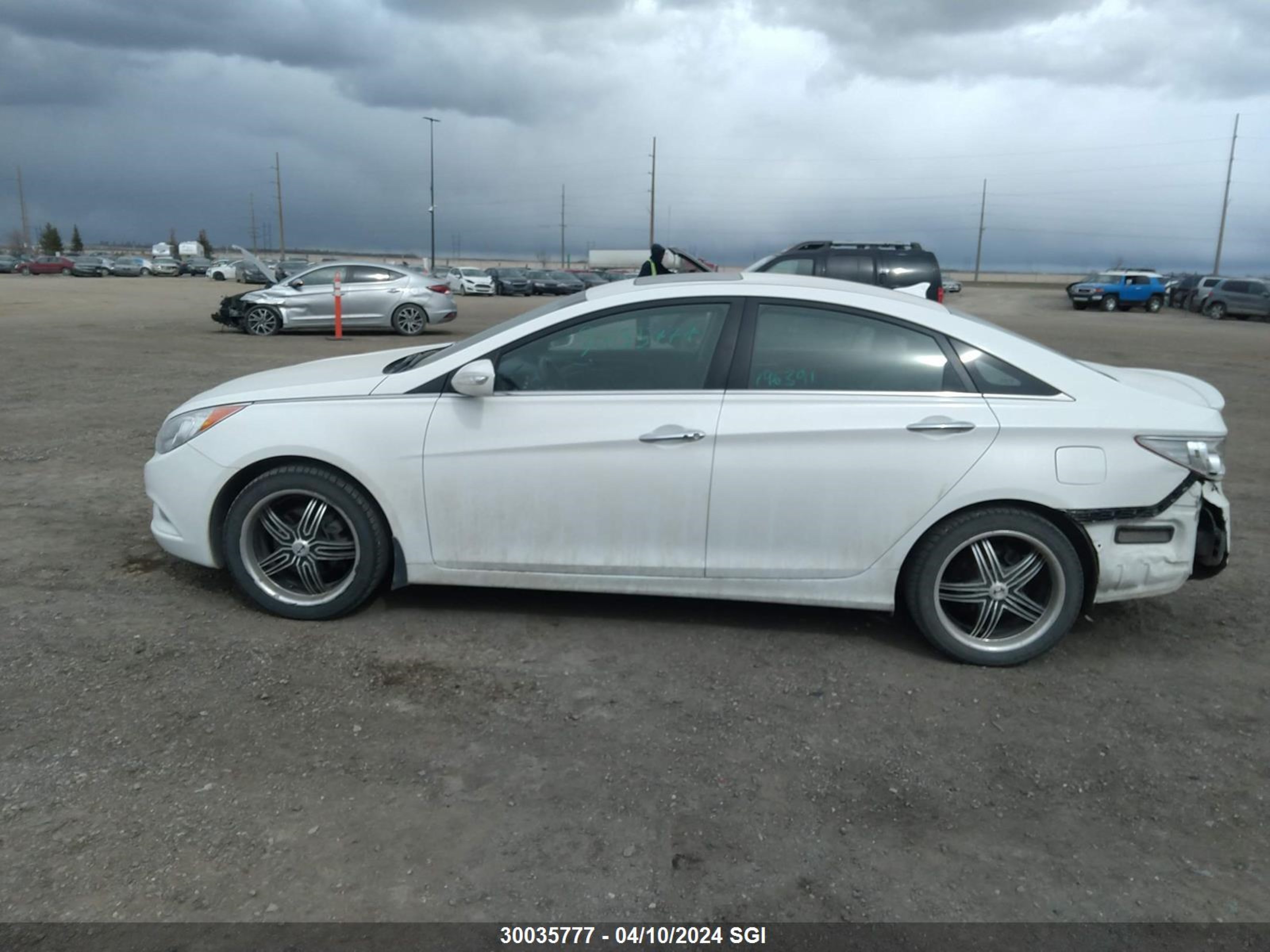 Photo 13 VIN: 5NPEC4AC8BH109759 - HYUNDAI SONATA 