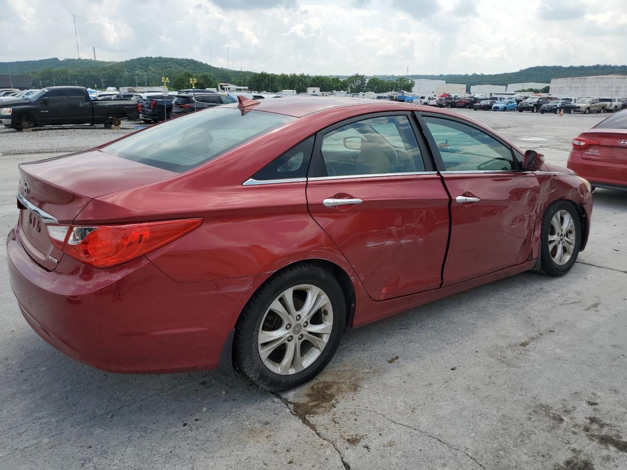 Photo 2 VIN: 5NPEC4AC8BH122298 - HYUNDAI SONATA 