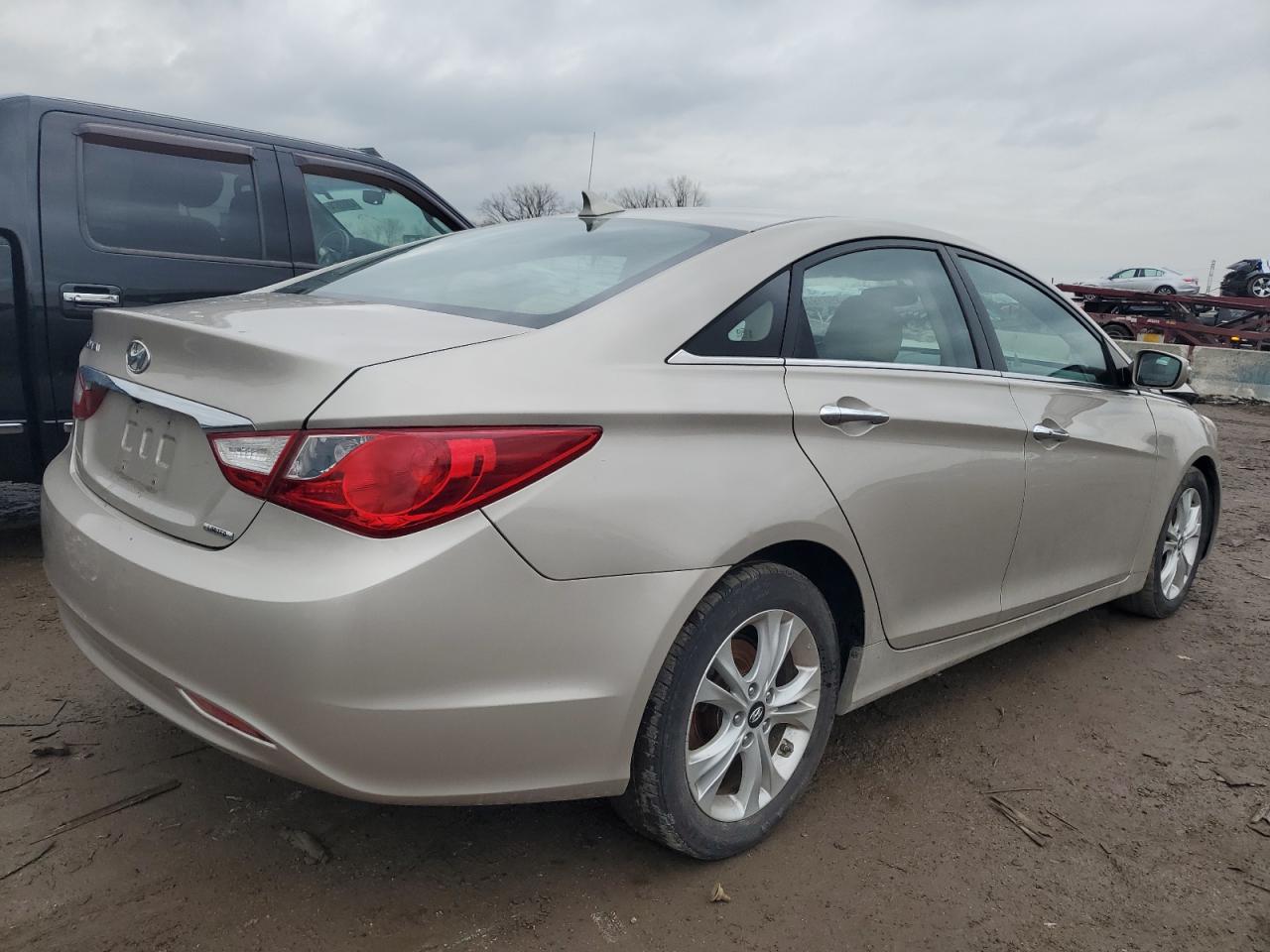 Photo 2 VIN: 5NPEC4AC8BH163837 - HYUNDAI SONATA 