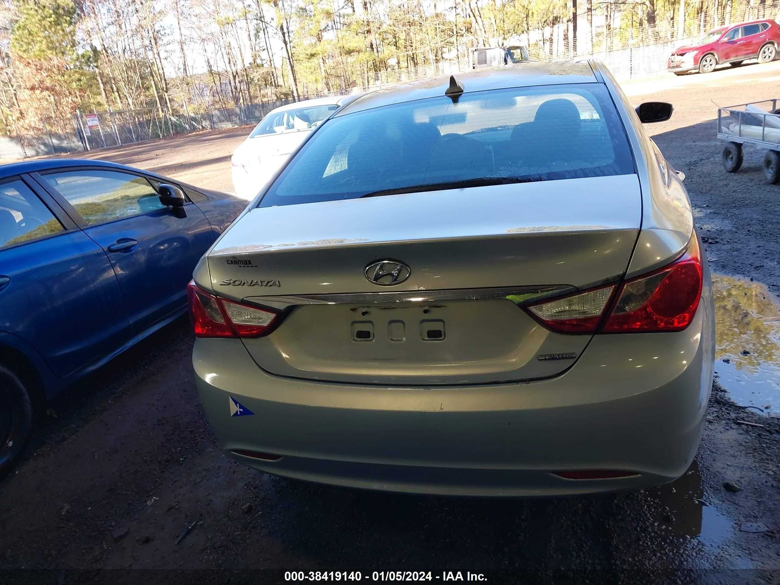 Photo 15 VIN: 5NPEC4AC8BH243901 - HYUNDAI SONATA 