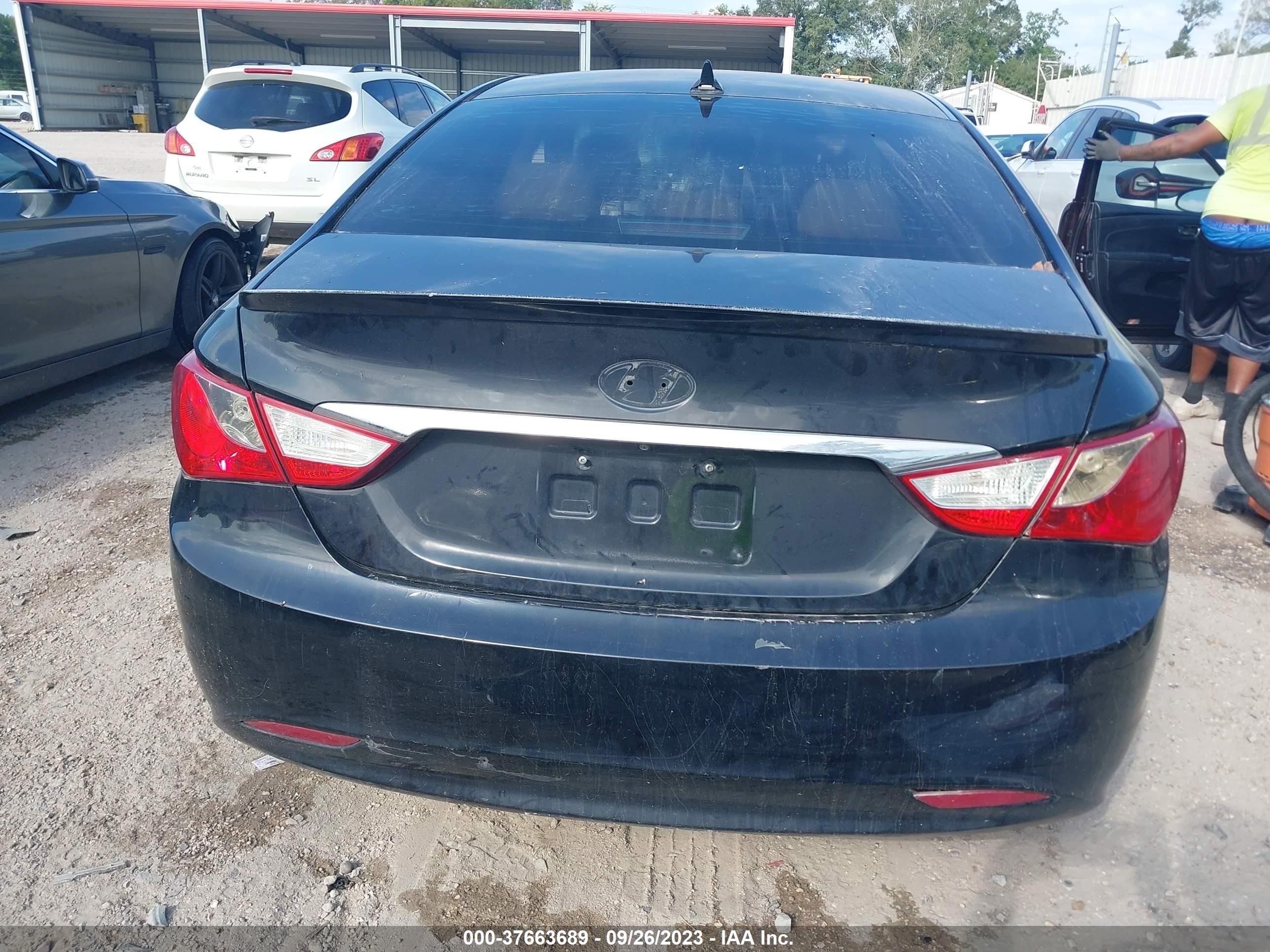 Photo 16 VIN: 5NPEC4AC8BH265039 - HYUNDAI SONATA 