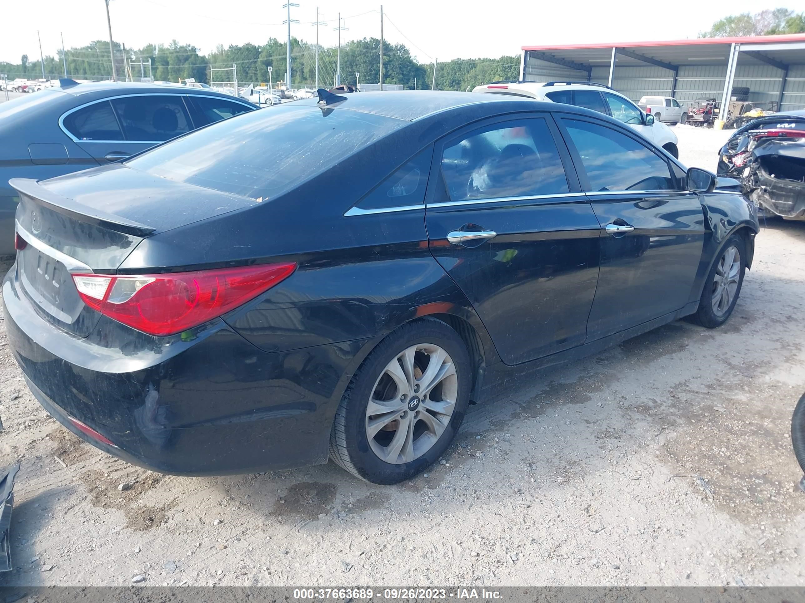 Photo 3 VIN: 5NPEC4AC8BH265039 - HYUNDAI SONATA 