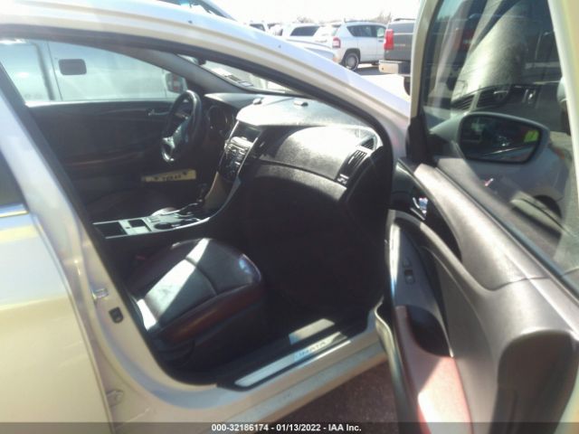 Photo 4 VIN: 5NPEC4AC8BH272914 - HYUNDAI SONATA 