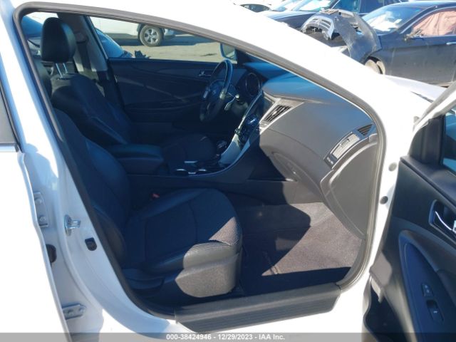 Photo 4 VIN: 5NPEC4AC8CH389331 - HYUNDAI SONATA 