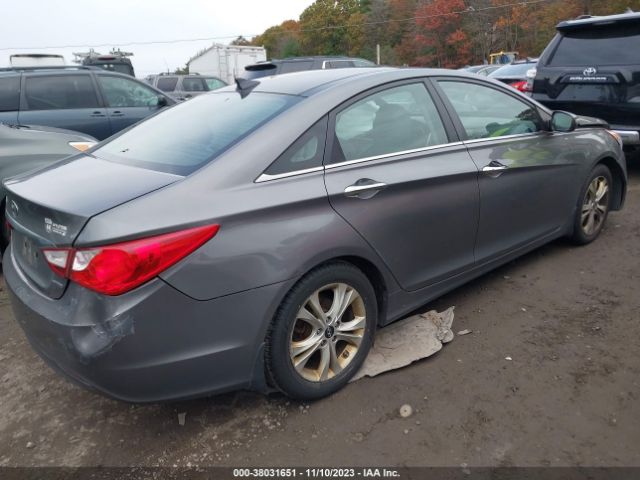 Photo 3 VIN: 5NPEC4AC8CH426443 - HYUNDAI SONATA 