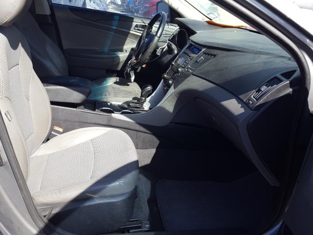 Photo 4 VIN: 5NPEC4AC8CH470863 - HYUNDAI SONATA SE 