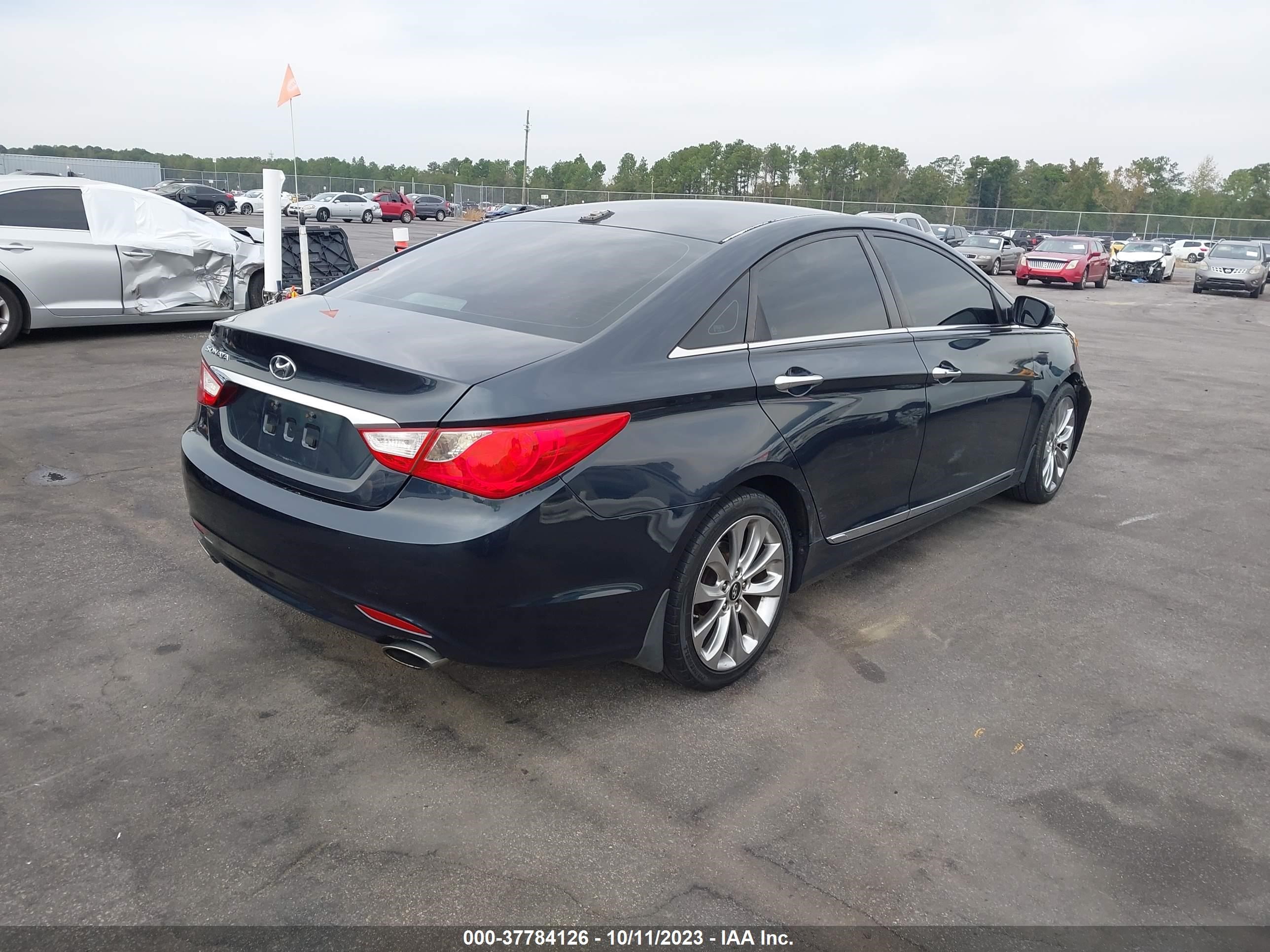 Photo 3 VIN: 5NPEC4AC8DH520484 - HYUNDAI SONATA 