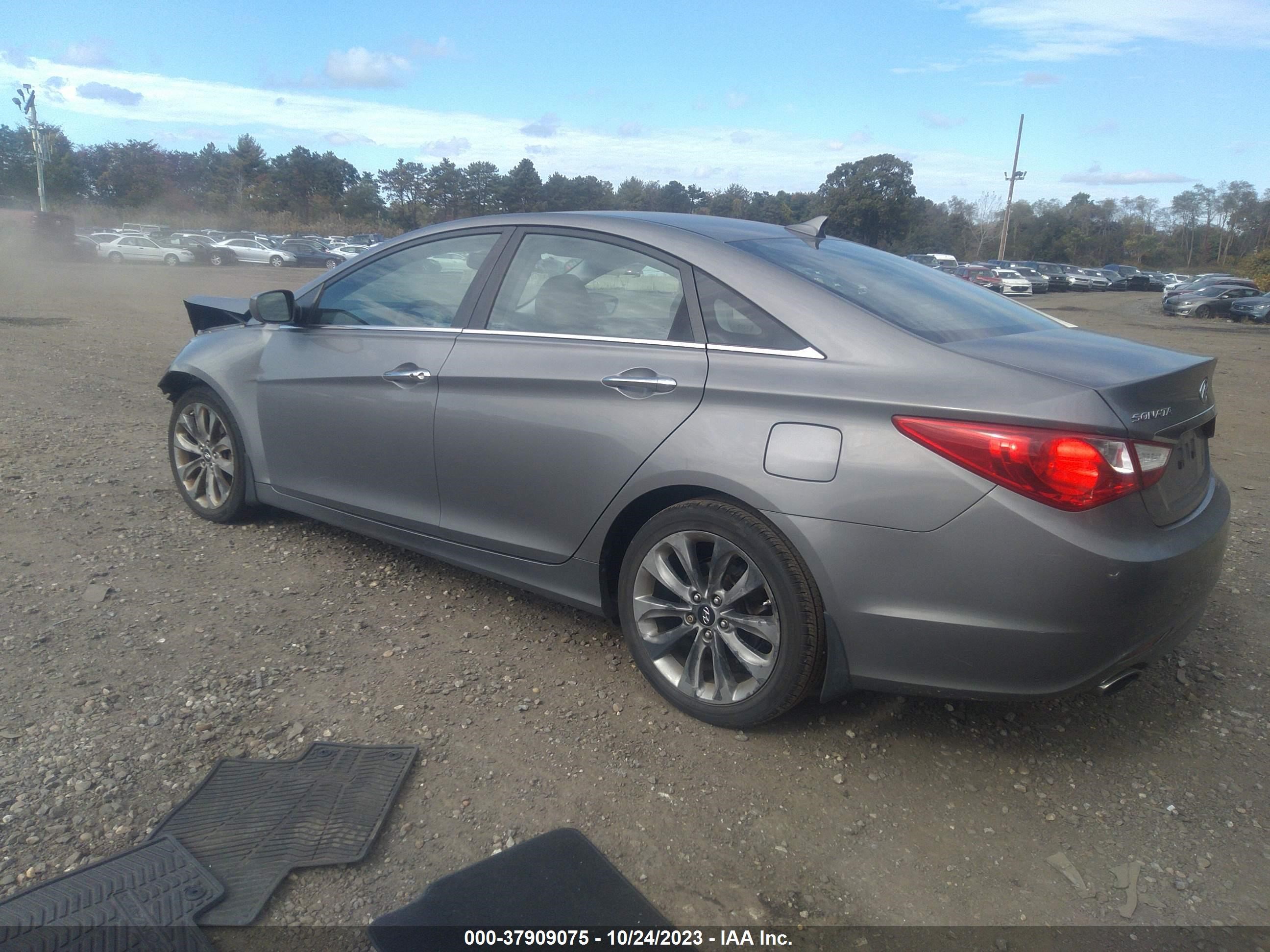 Photo 2 VIN: 5NPEC4AC9BH097072 - HYUNDAI SONATA 