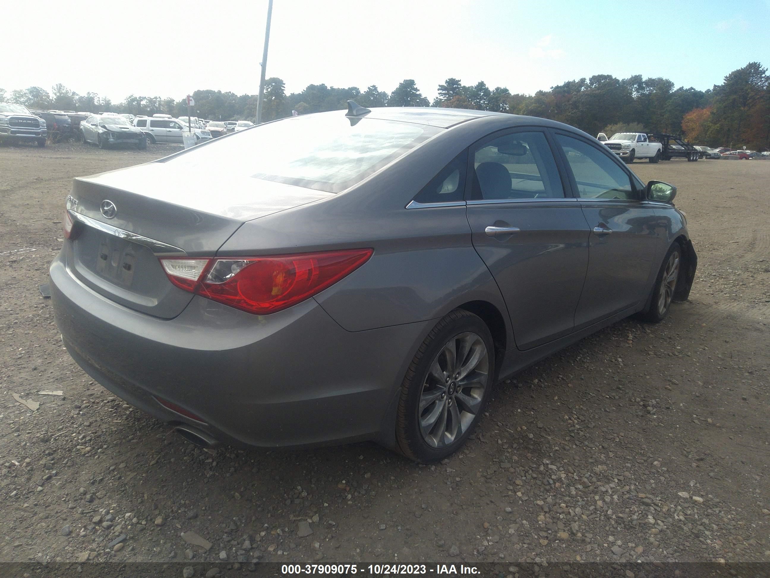 Photo 3 VIN: 5NPEC4AC9BH097072 - HYUNDAI SONATA 