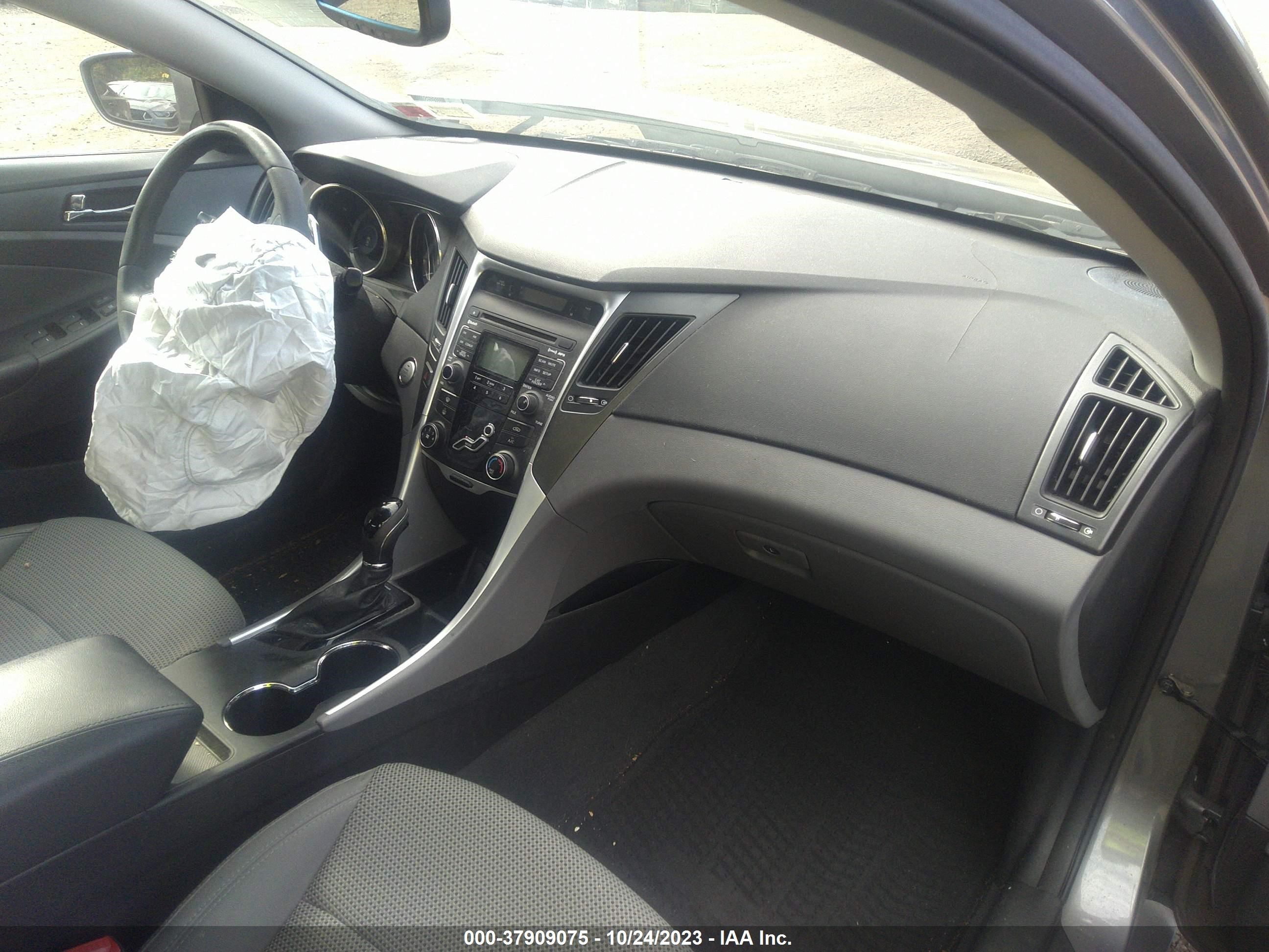 Photo 4 VIN: 5NPEC4AC9BH097072 - HYUNDAI SONATA 