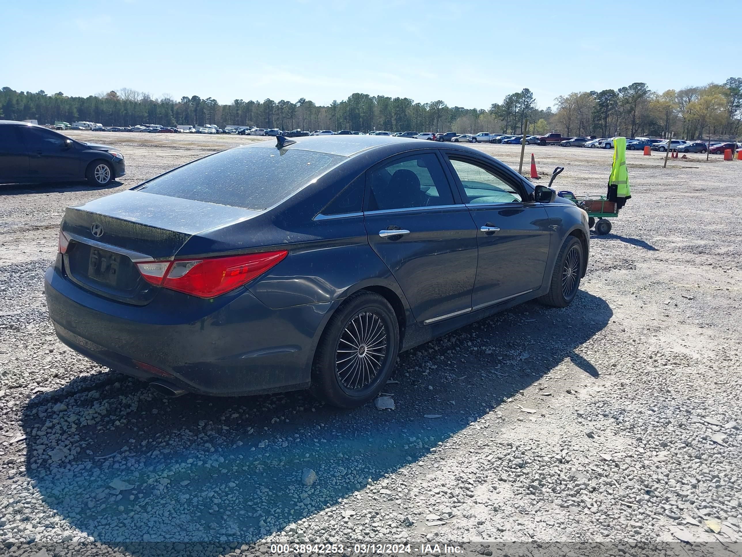 Photo 3 VIN: 5NPEC4AC9BH289284 - HYUNDAI SONATA 