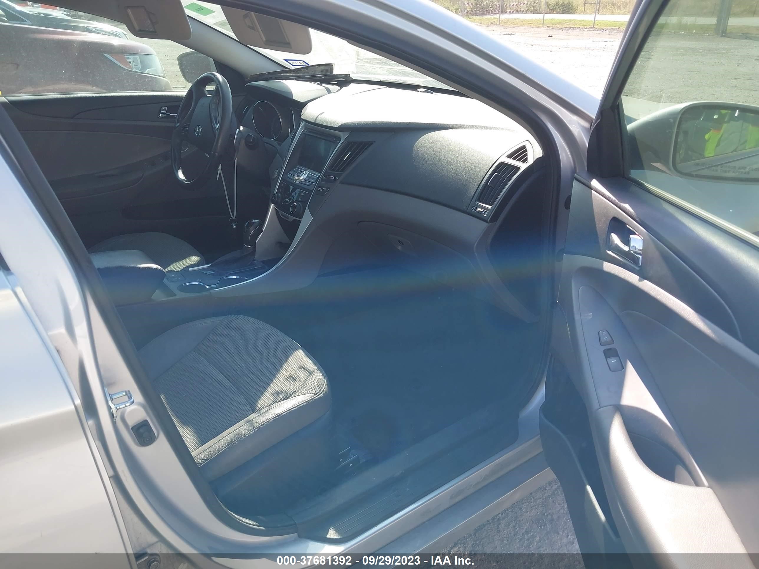 Photo 4 VIN: 5NPEC4AC9DH535592 - HYUNDAI SONATA 