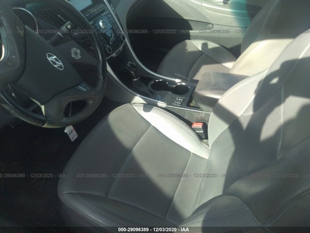 Photo 4 VIN: 5NPEC4ACXBH008190 - HYUNDAI SONATA 