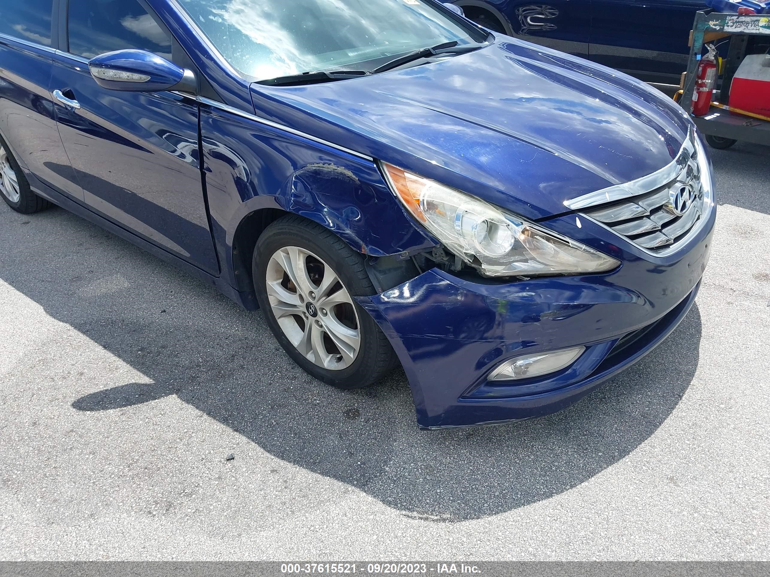 Photo 5 VIN: 5NPEC4ACXBH031100 - HYUNDAI SONATA 