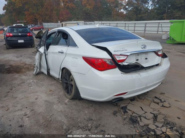 Photo 2 VIN: 5NPEC4ACXBH235010 - HYUNDAI SONATA 