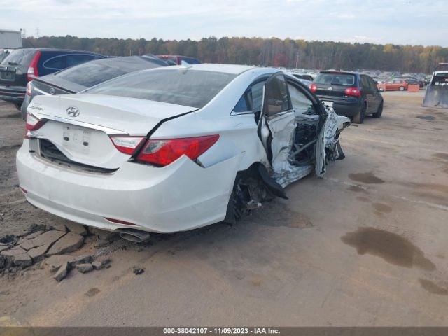 Photo 3 VIN: 5NPEC4ACXBH235010 - HYUNDAI SONATA 