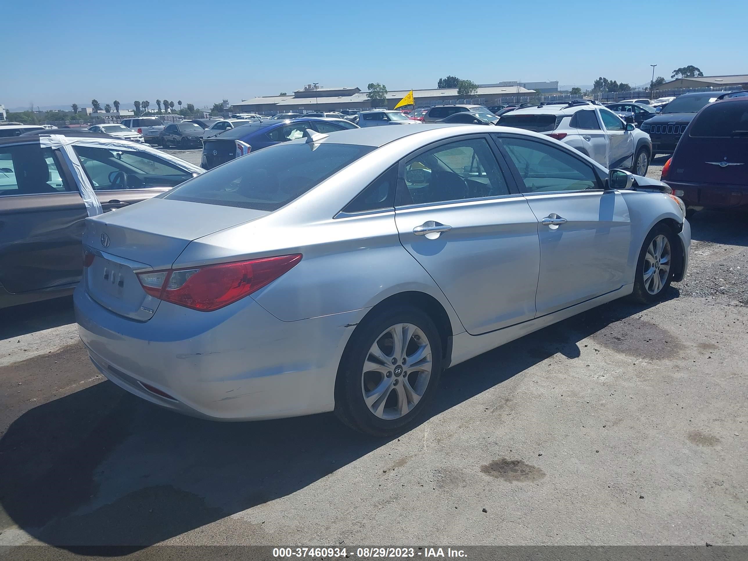 Photo 3 VIN: 5NPEC4ACXBH308599 - HYUNDAI SONATA 