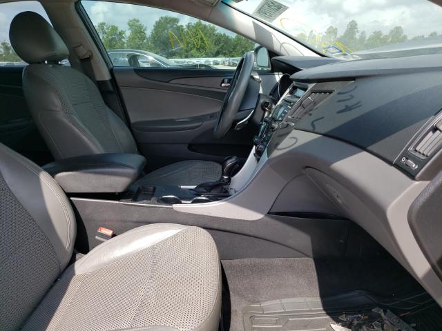 Photo 4 VIN: 5NPEC4ACXCH391100 - HYUNDAI SONATA SE 