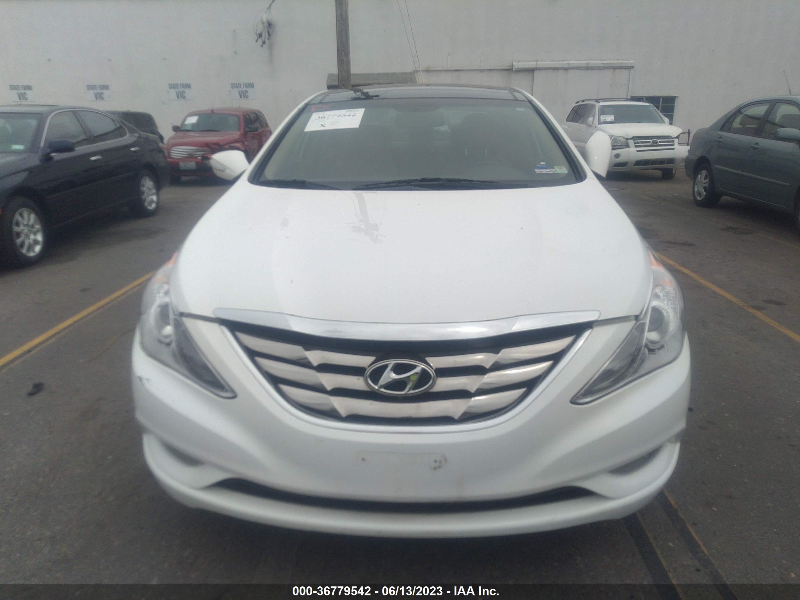 Photo 11 VIN: 5NPEC4ACXCH398810 - HYUNDAI SONATA 