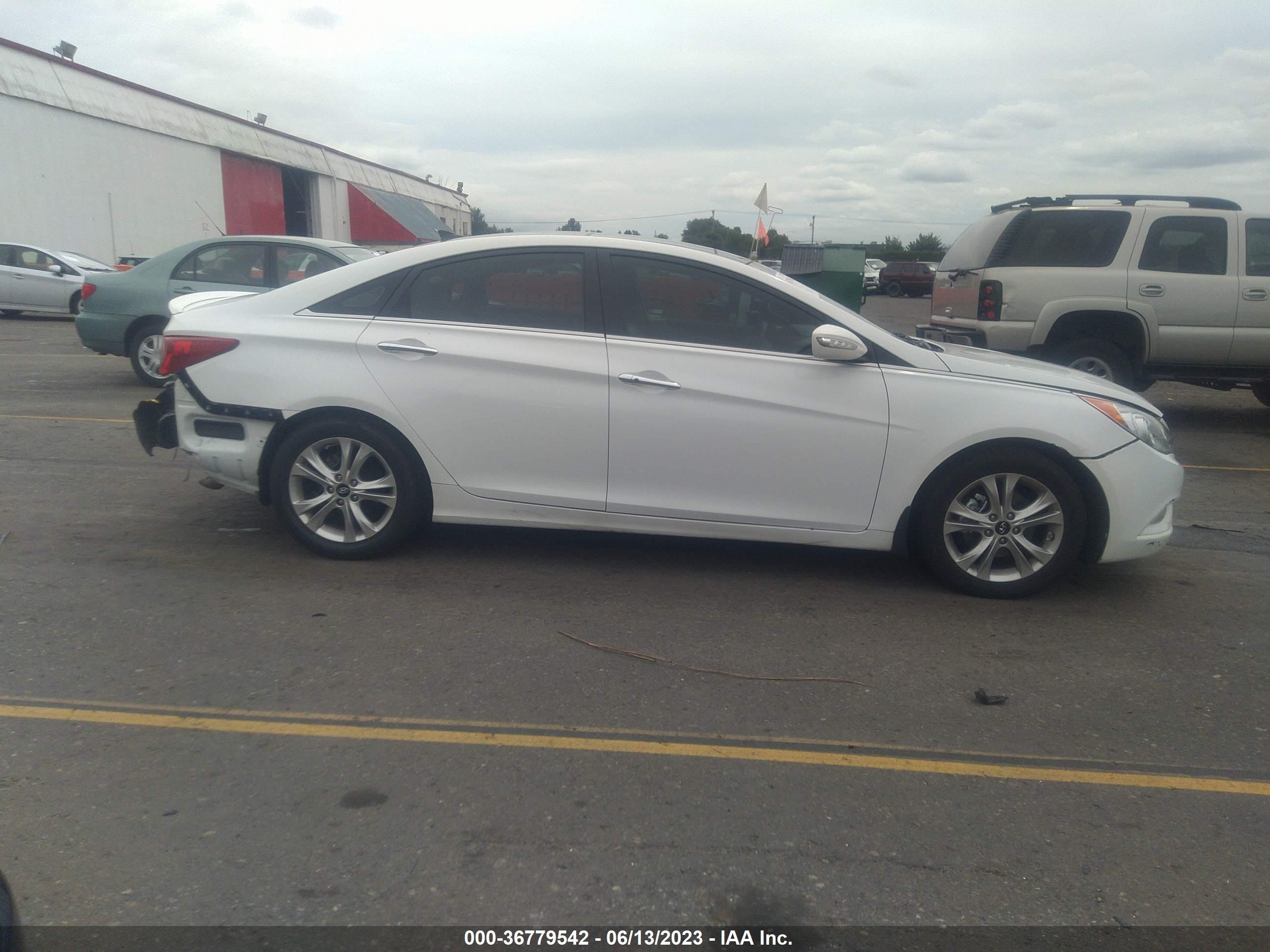 Photo 12 VIN: 5NPEC4ACXCH398810 - HYUNDAI SONATA 