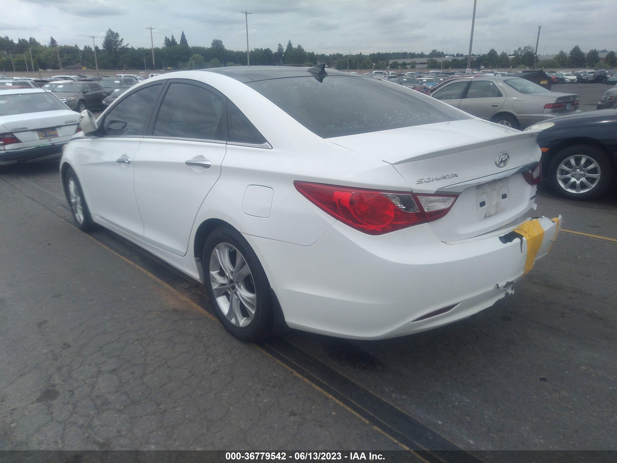 Photo 2 VIN: 5NPEC4ACXCH398810 - HYUNDAI SONATA 