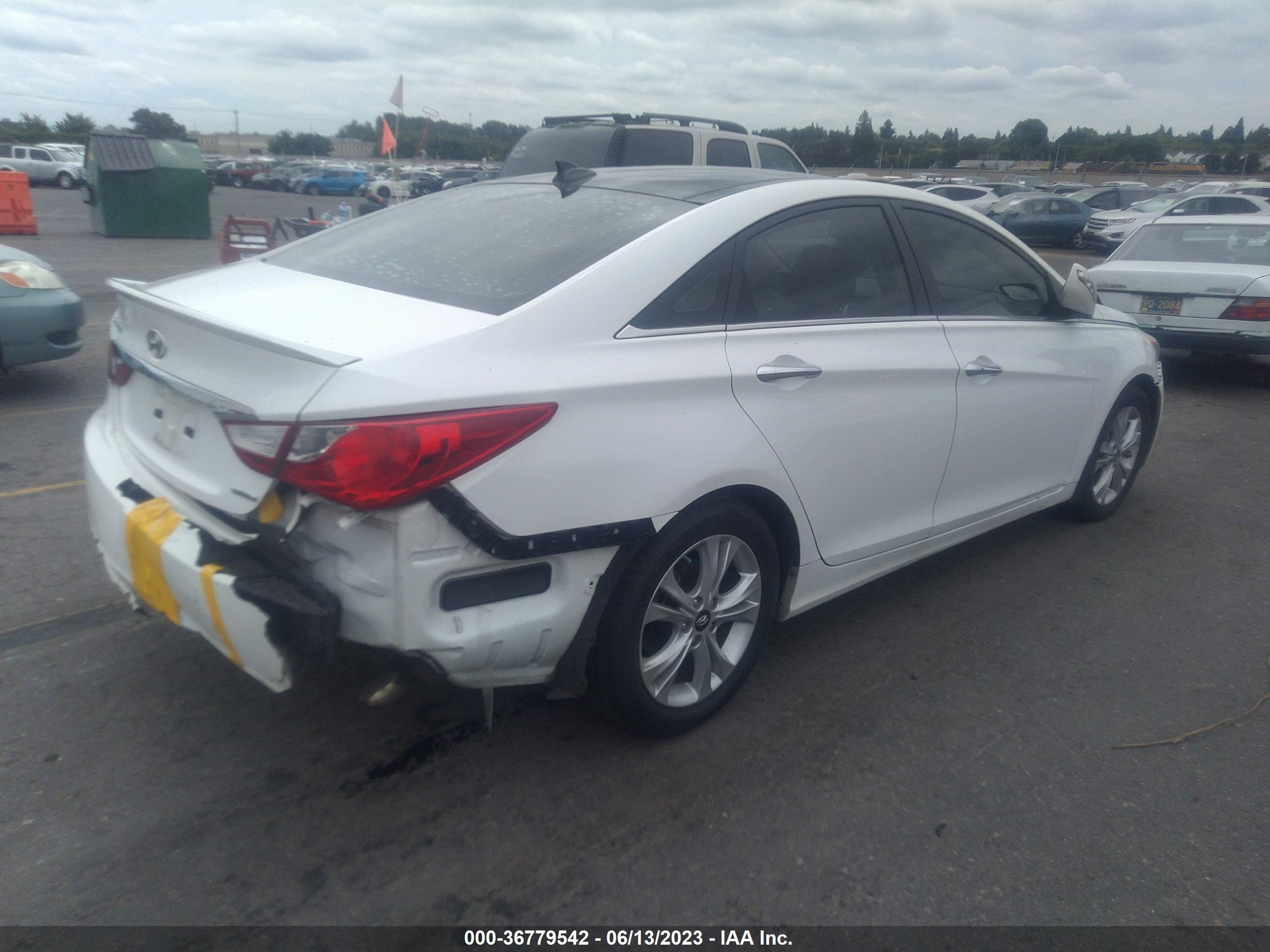 Photo 3 VIN: 5NPEC4ACXCH398810 - HYUNDAI SONATA 