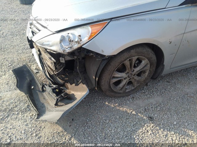 Photo 5 VIN: 5NPEC4ACXCH415881 - HYUNDAI SONATA 