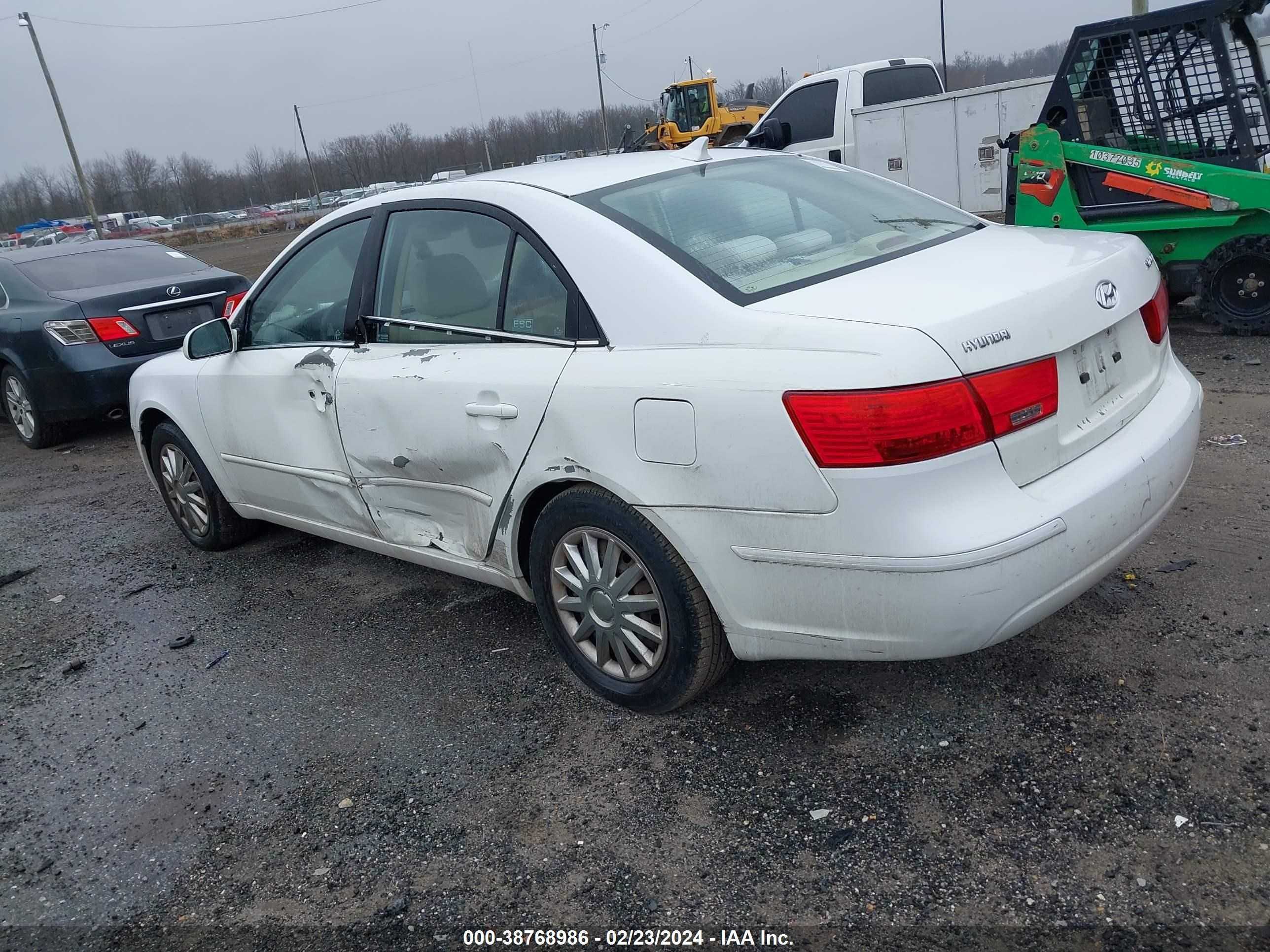 Photo 2 VIN: 5NPET46C09H435414 - HYUNDAI SONATA 