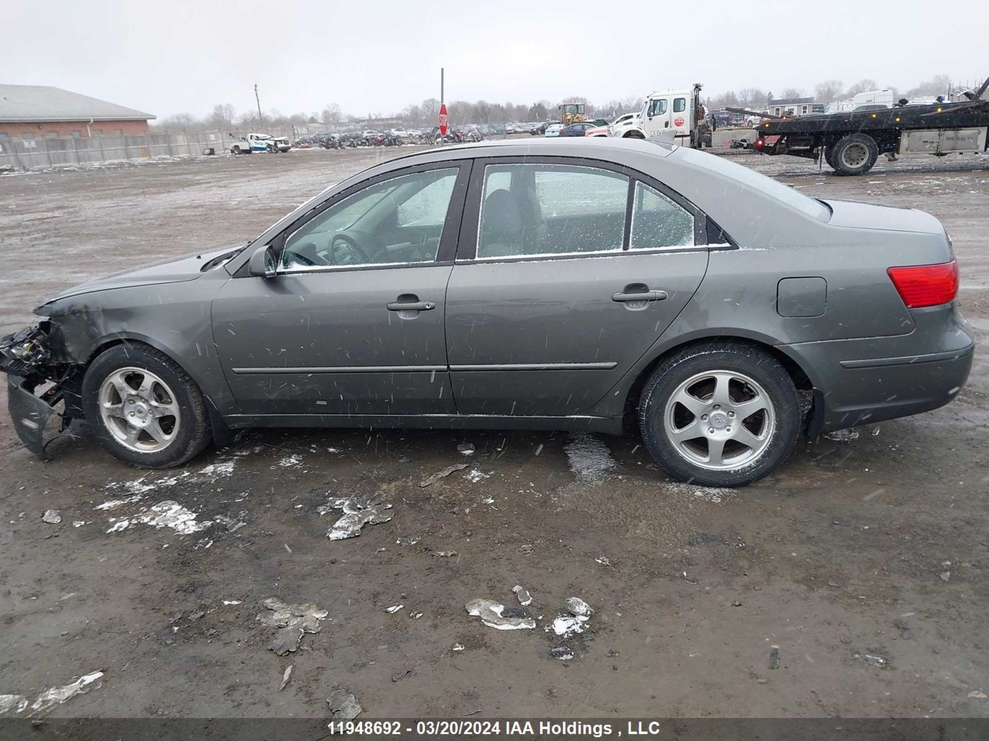 Photo 13 VIN: 5NPET46C19H557070 - HYUNDAI SONATA 