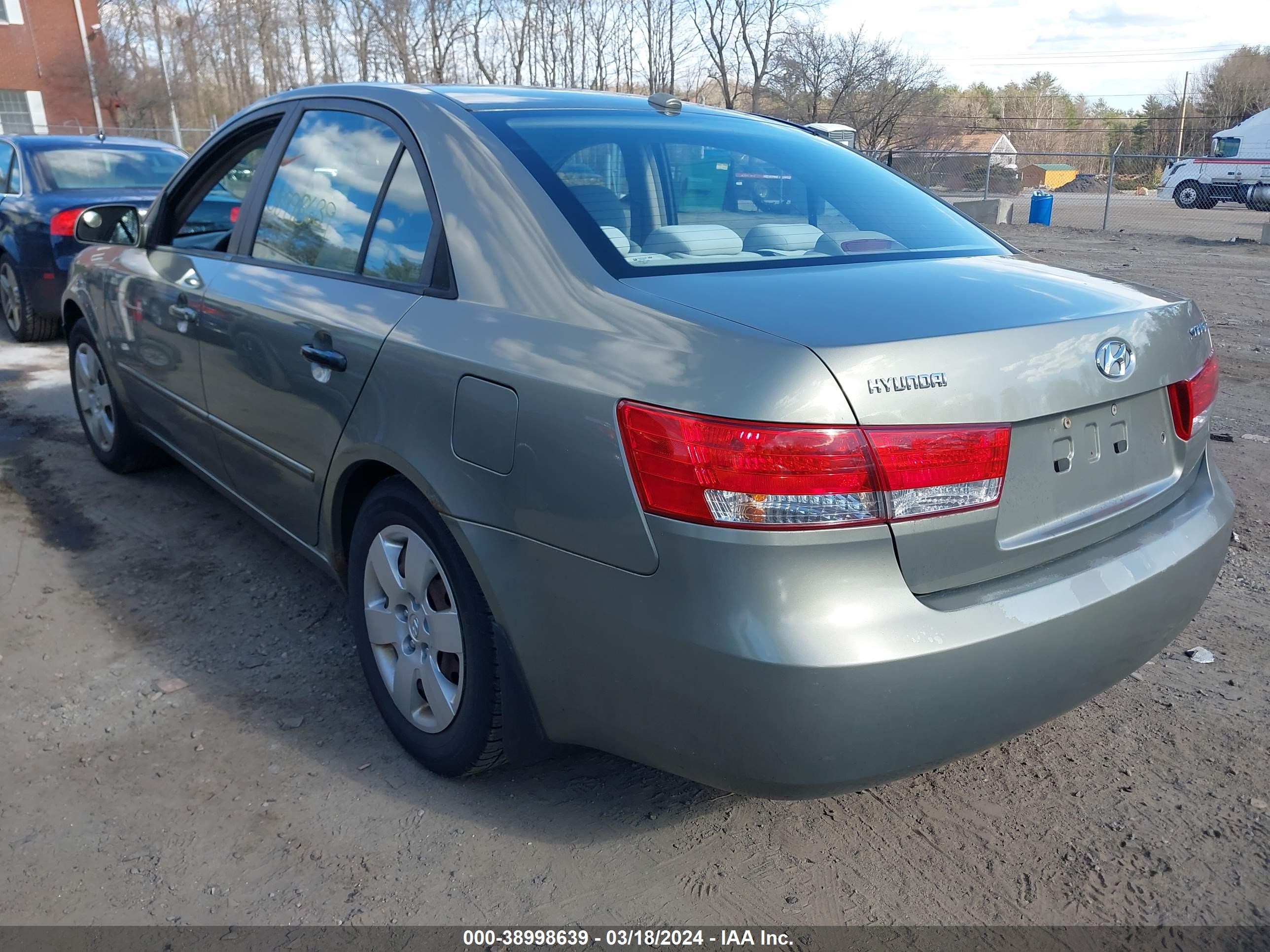 Photo 2 VIN: 5NPET46C28H307495 - HYUNDAI SONATA 