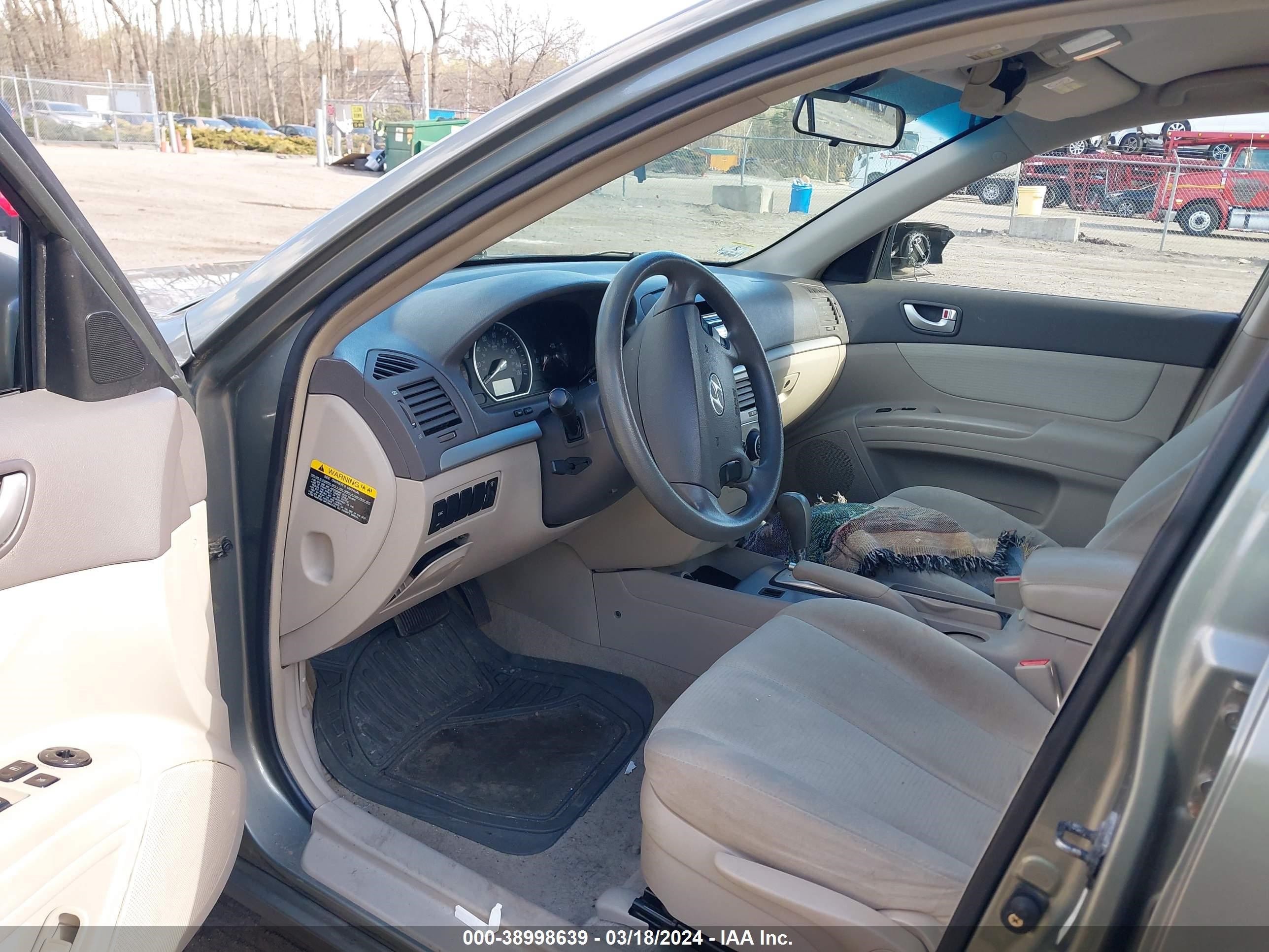 Photo 4 VIN: 5NPET46C28H307495 - HYUNDAI SONATA 