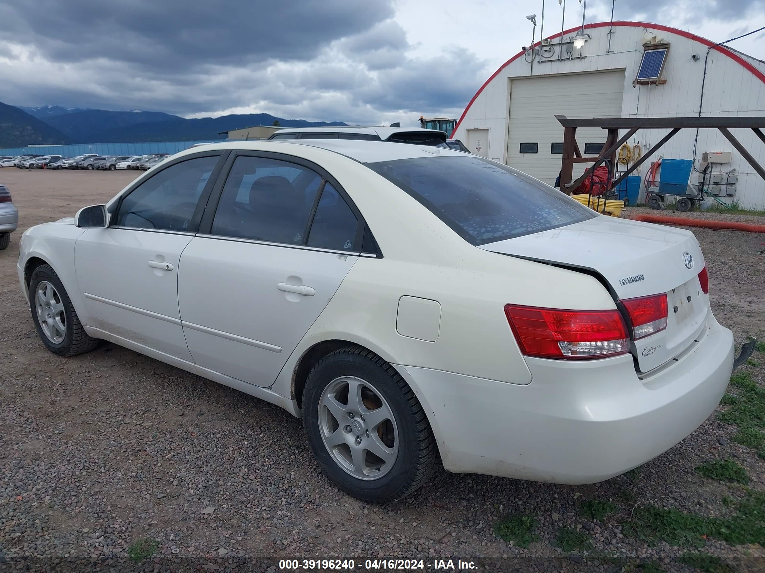 Photo 2 VIN: 5NPET46C28H368247 - HYUNDAI SONATA 