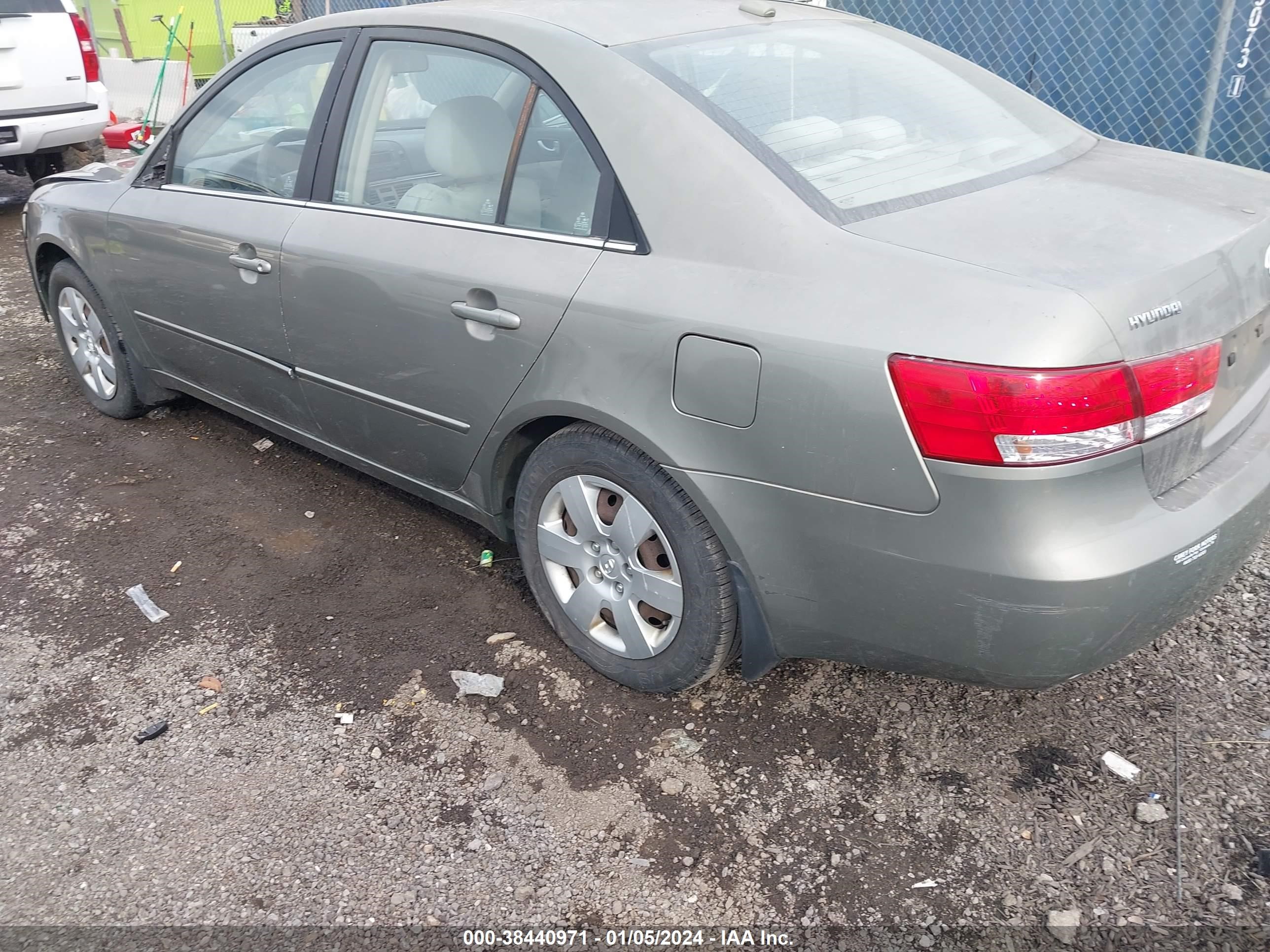 Photo 2 VIN: 5NPET46C38H305013 - HYUNDAI SONATA 