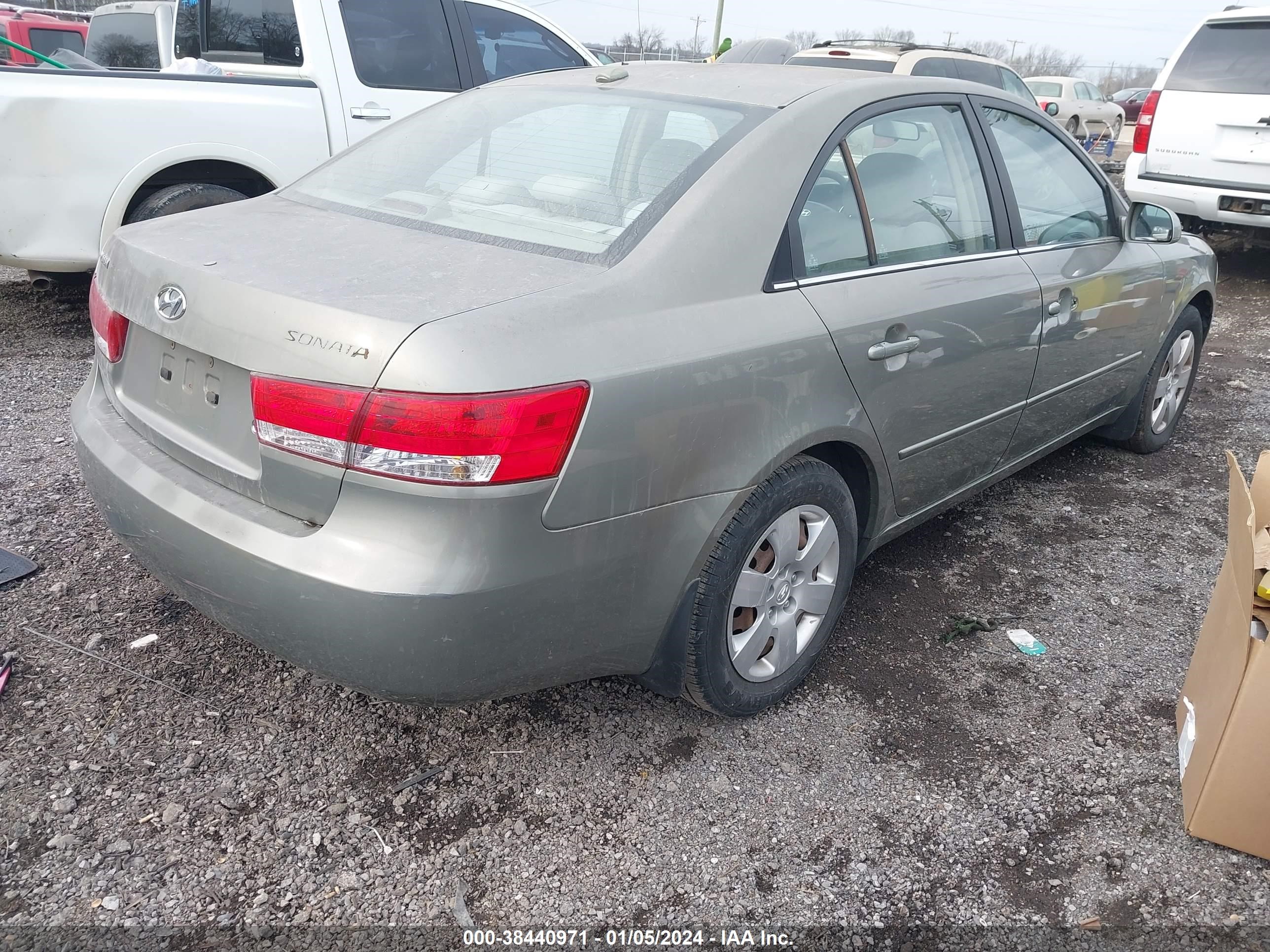 Photo 3 VIN: 5NPET46C38H305013 - HYUNDAI SONATA 