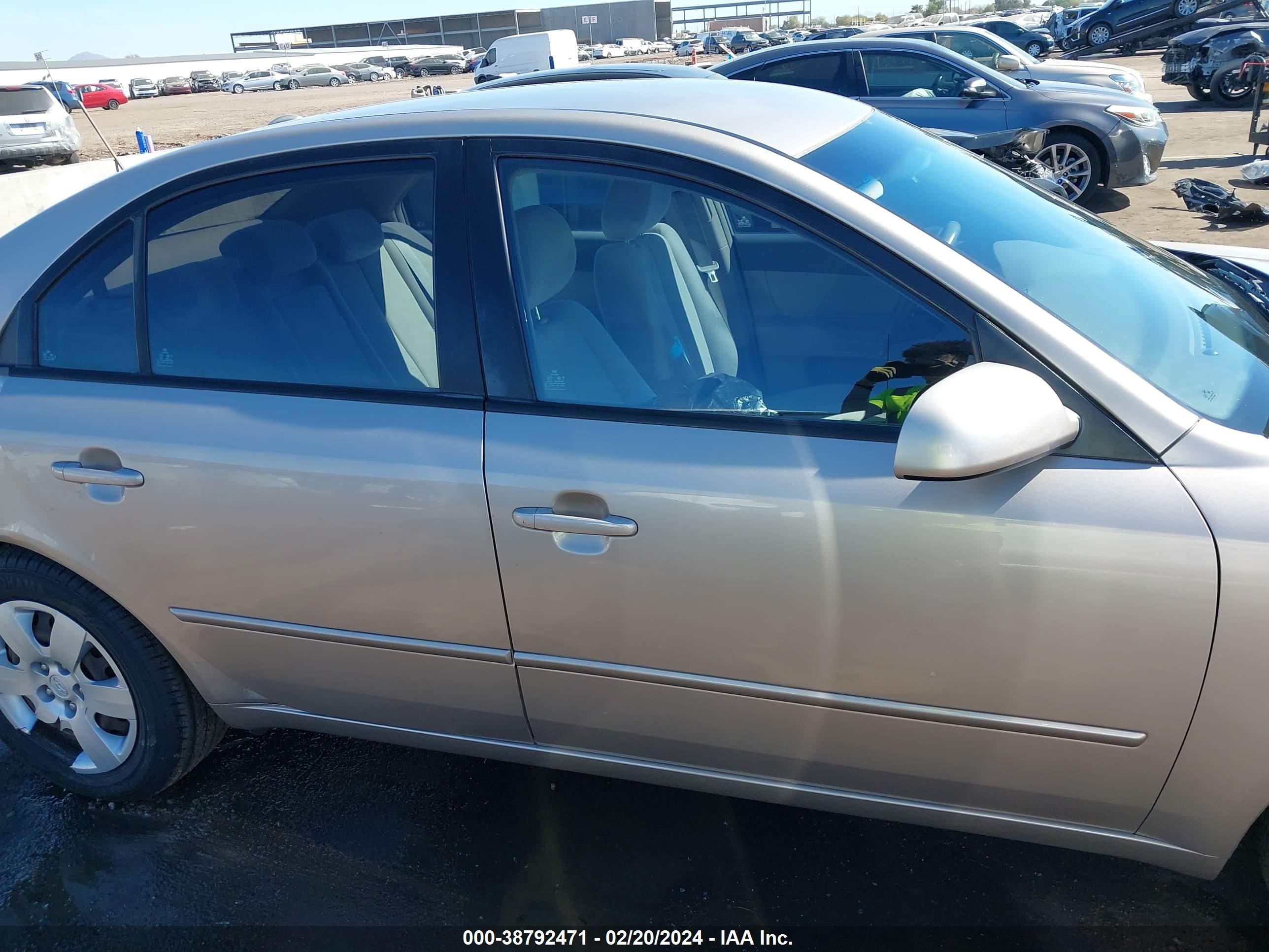 Photo 12 VIN: 5NPET46C38H370184 - HYUNDAI SONATA 