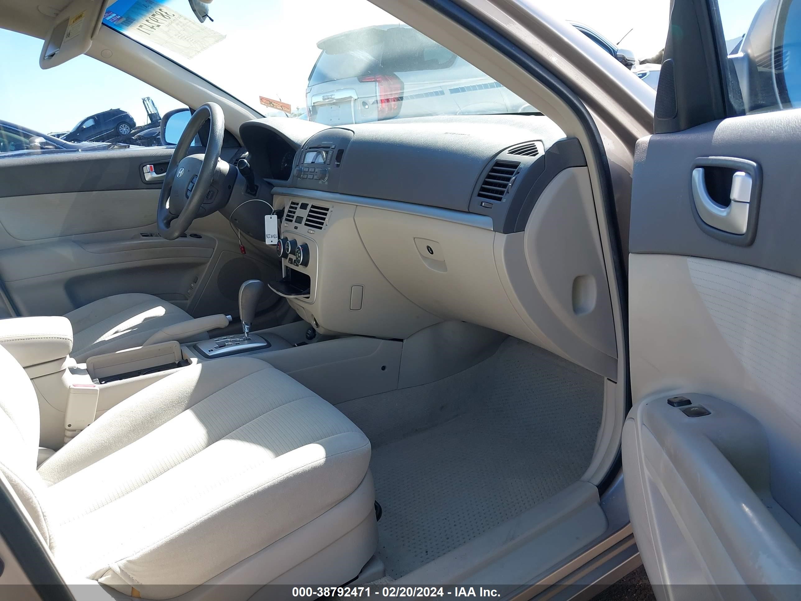 Photo 4 VIN: 5NPET46C38H370184 - HYUNDAI SONATA 