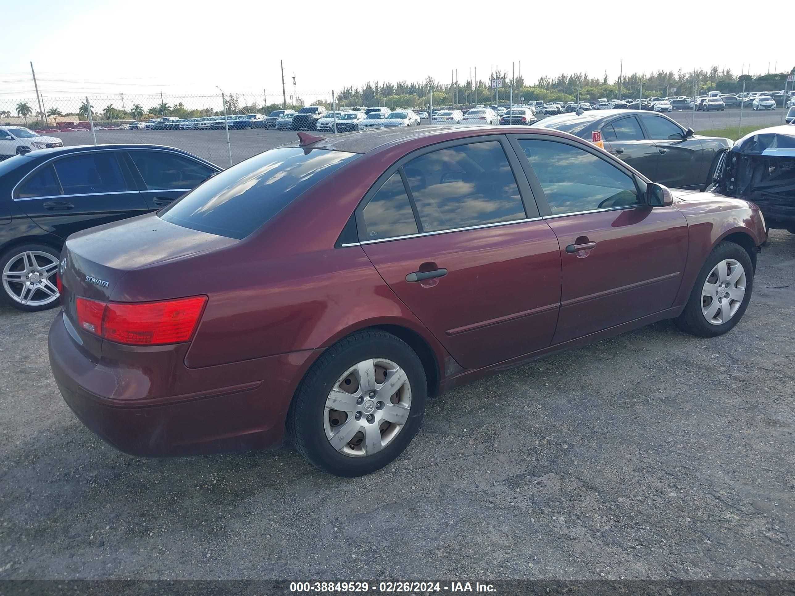 Photo 3 VIN: 5NPET46C59H561316 - HYUNDAI SONATA 