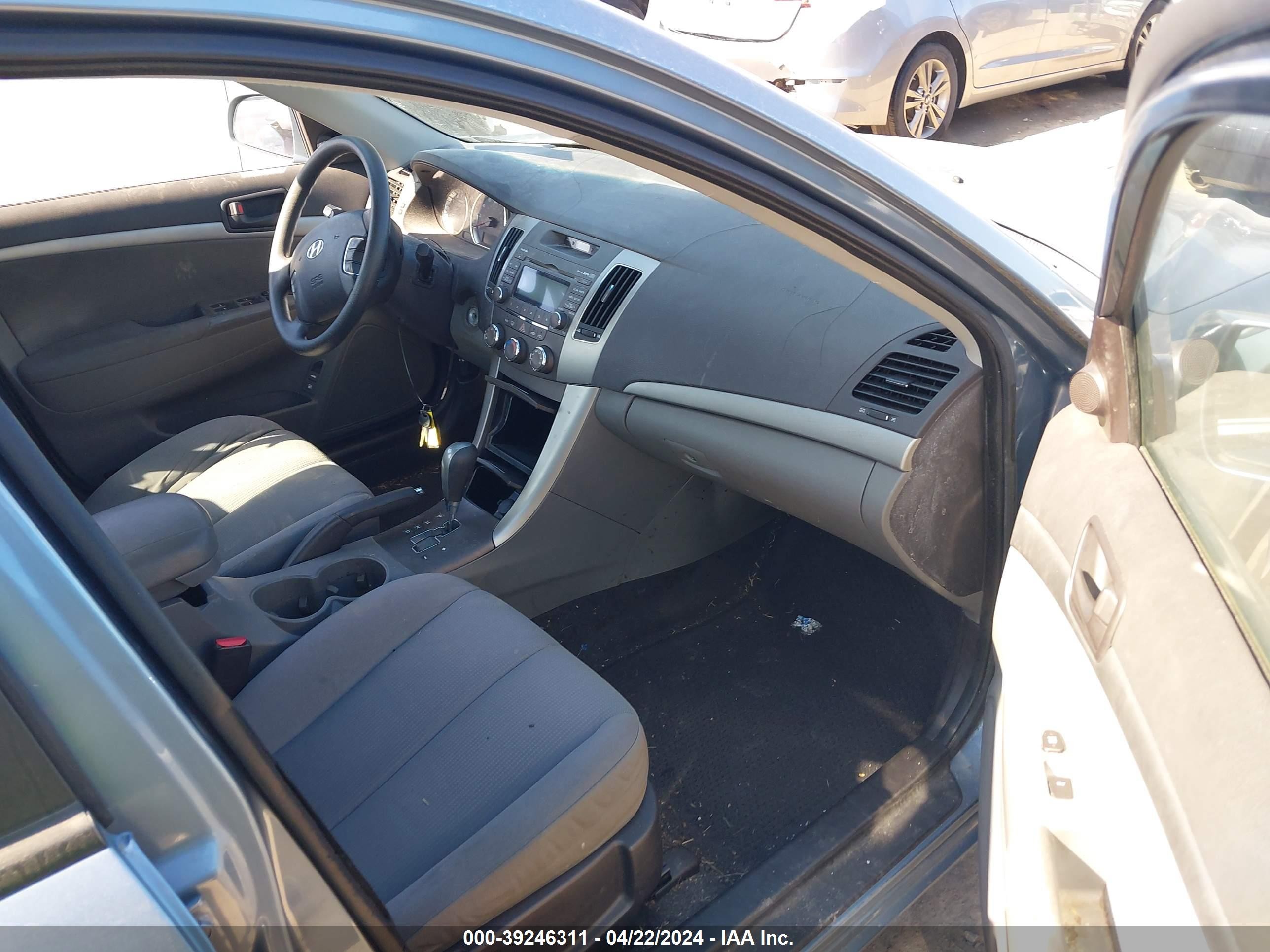 Photo 4 VIN: 5NPET46C69H497223 - HYUNDAI SONATA 