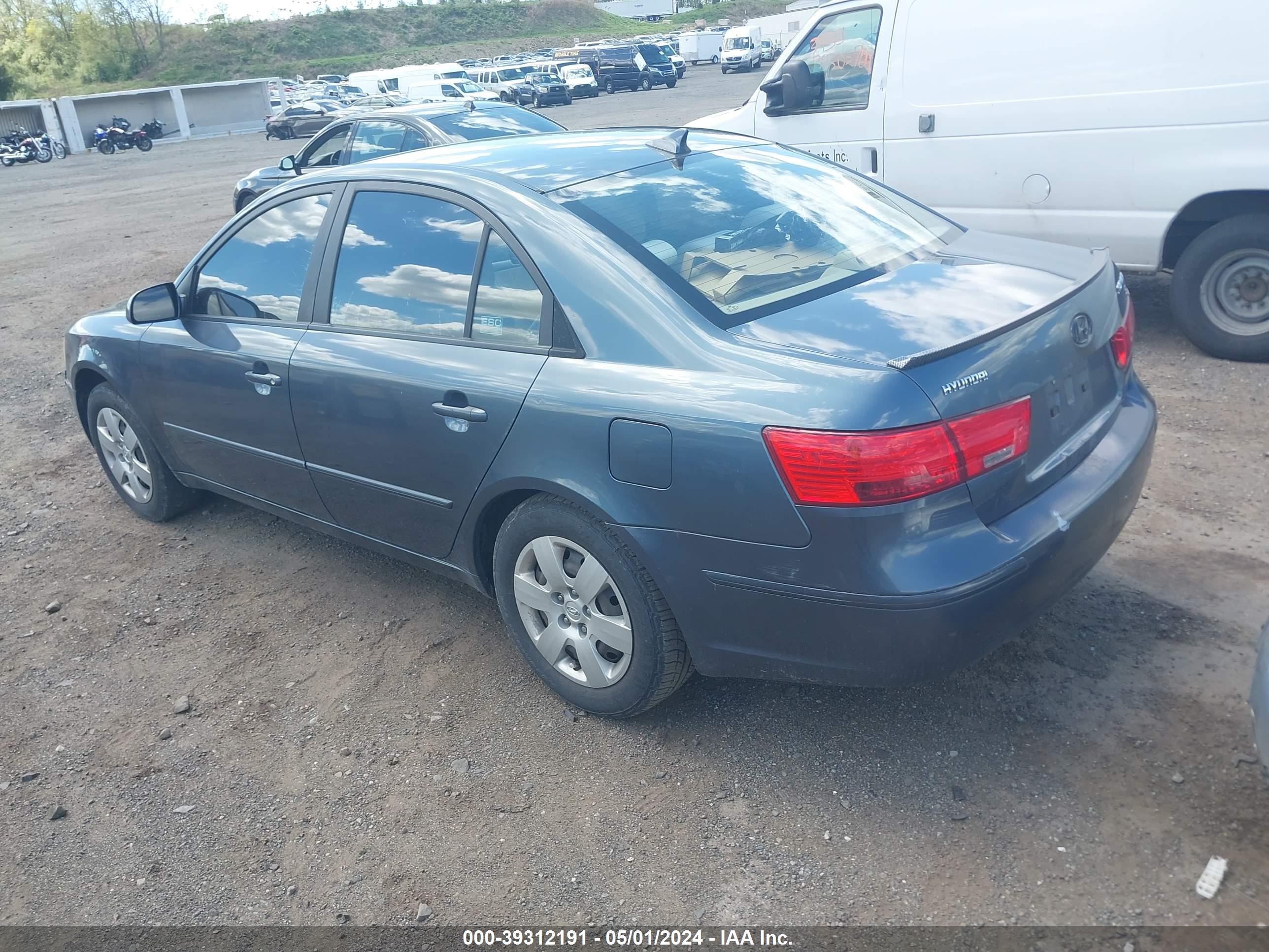 Photo 2 VIN: 5NPET46C69H567013 - HYUNDAI SONATA 