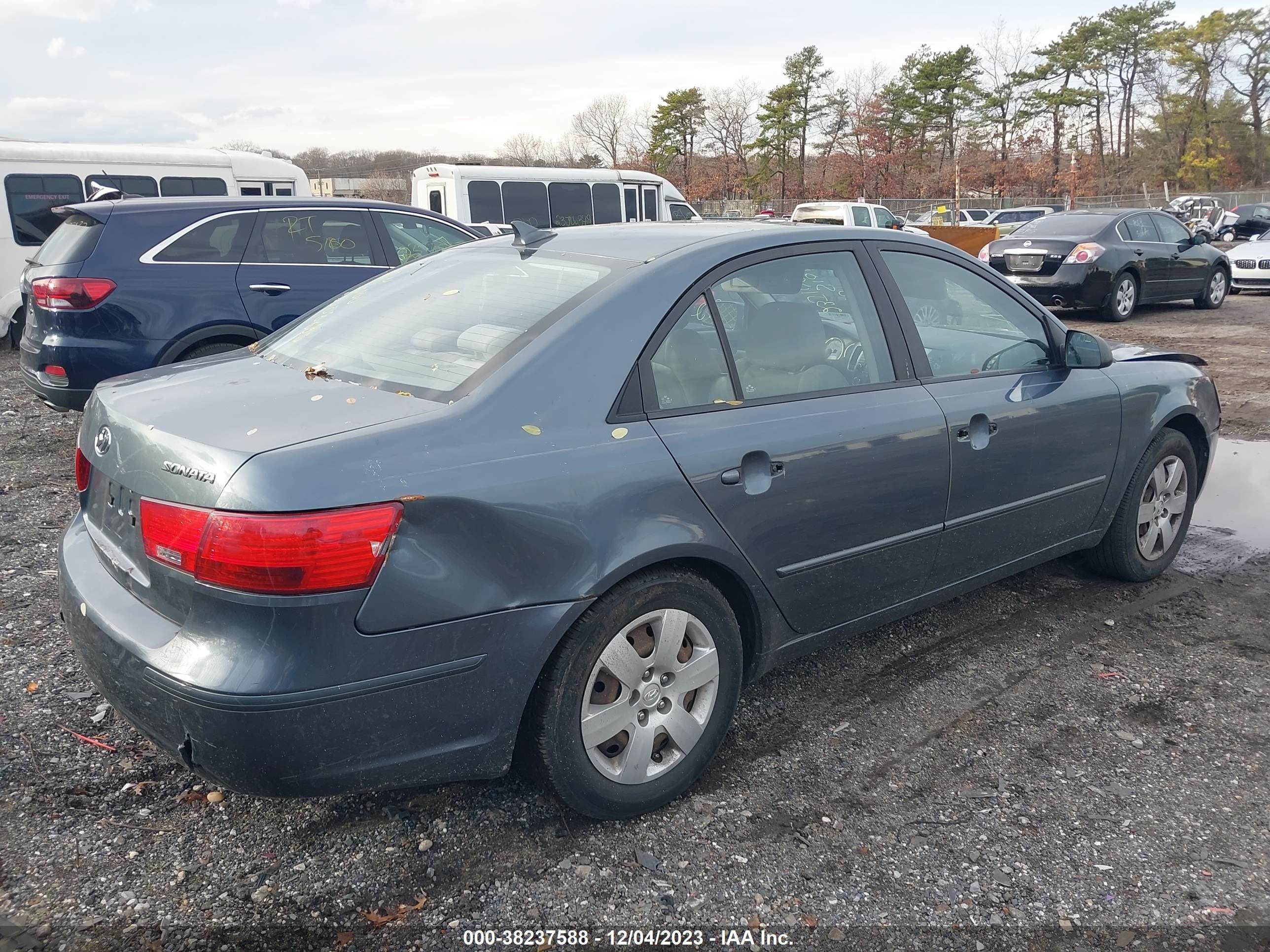 Photo 3 VIN: 5NPET46C89H517357 - HYUNDAI SONATA 