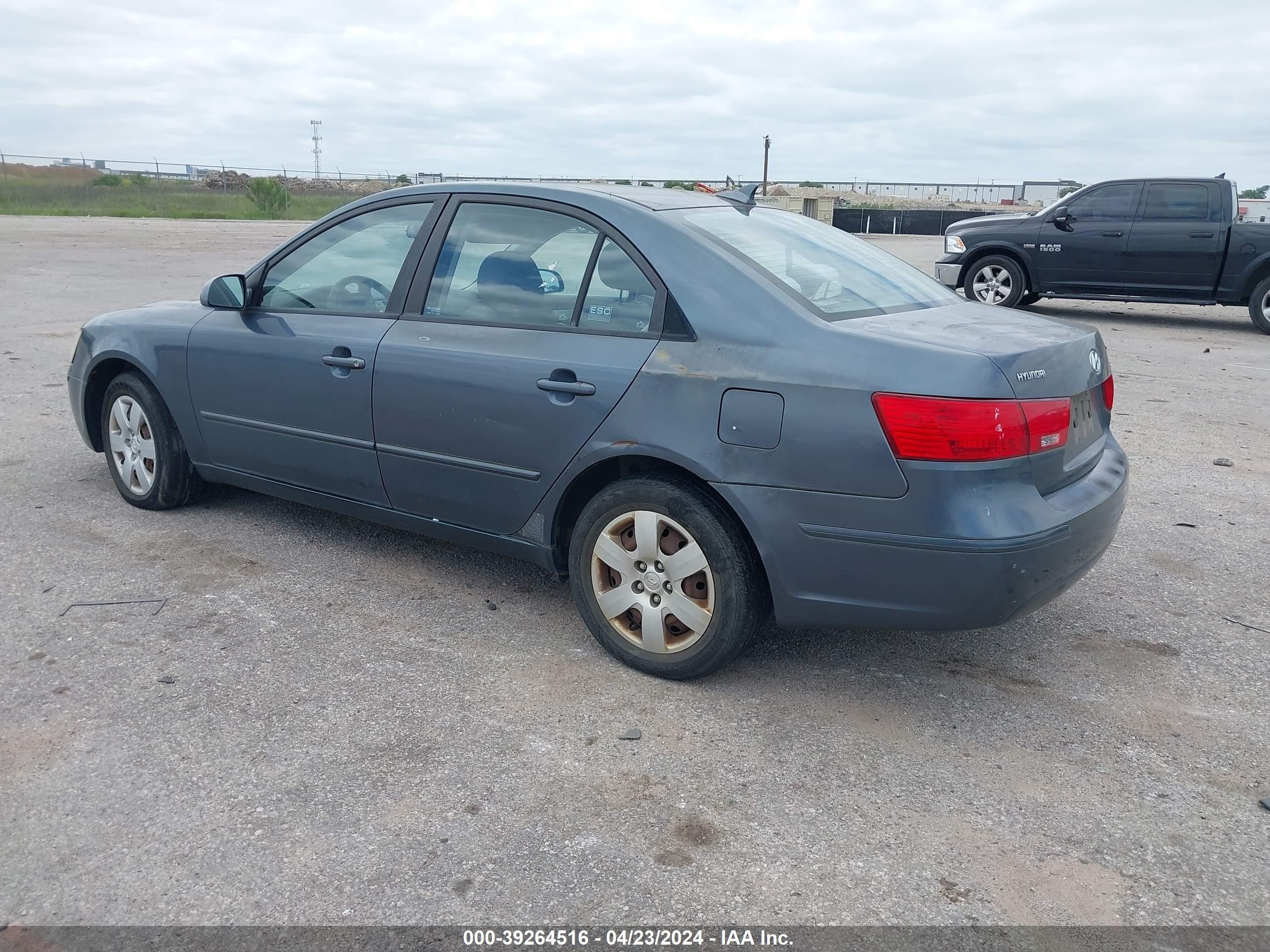 Photo 2 VIN: 5NPET46C89H556904 - HYUNDAI SONATA 