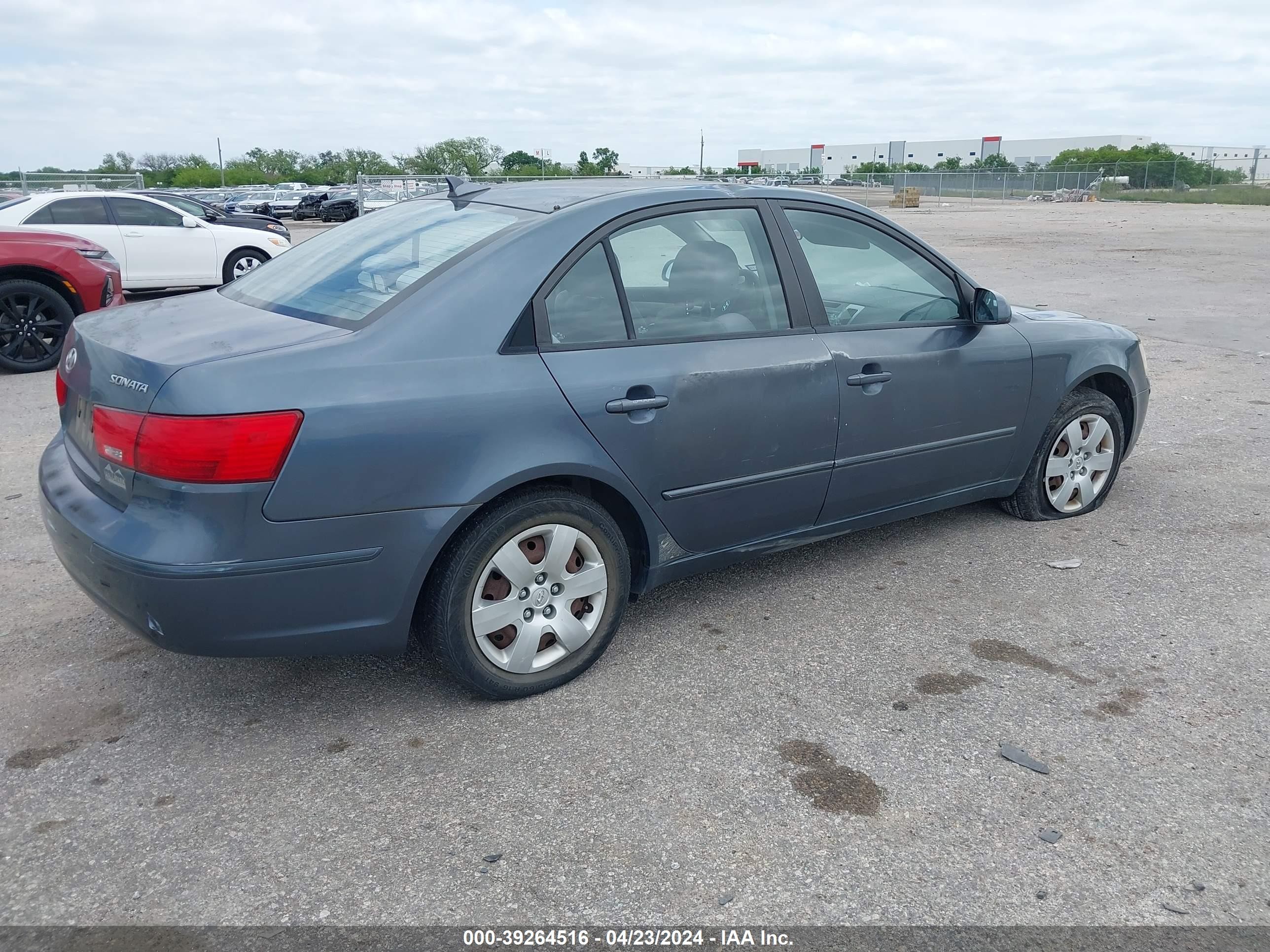 Photo 3 VIN: 5NPET46C89H556904 - HYUNDAI SONATA 