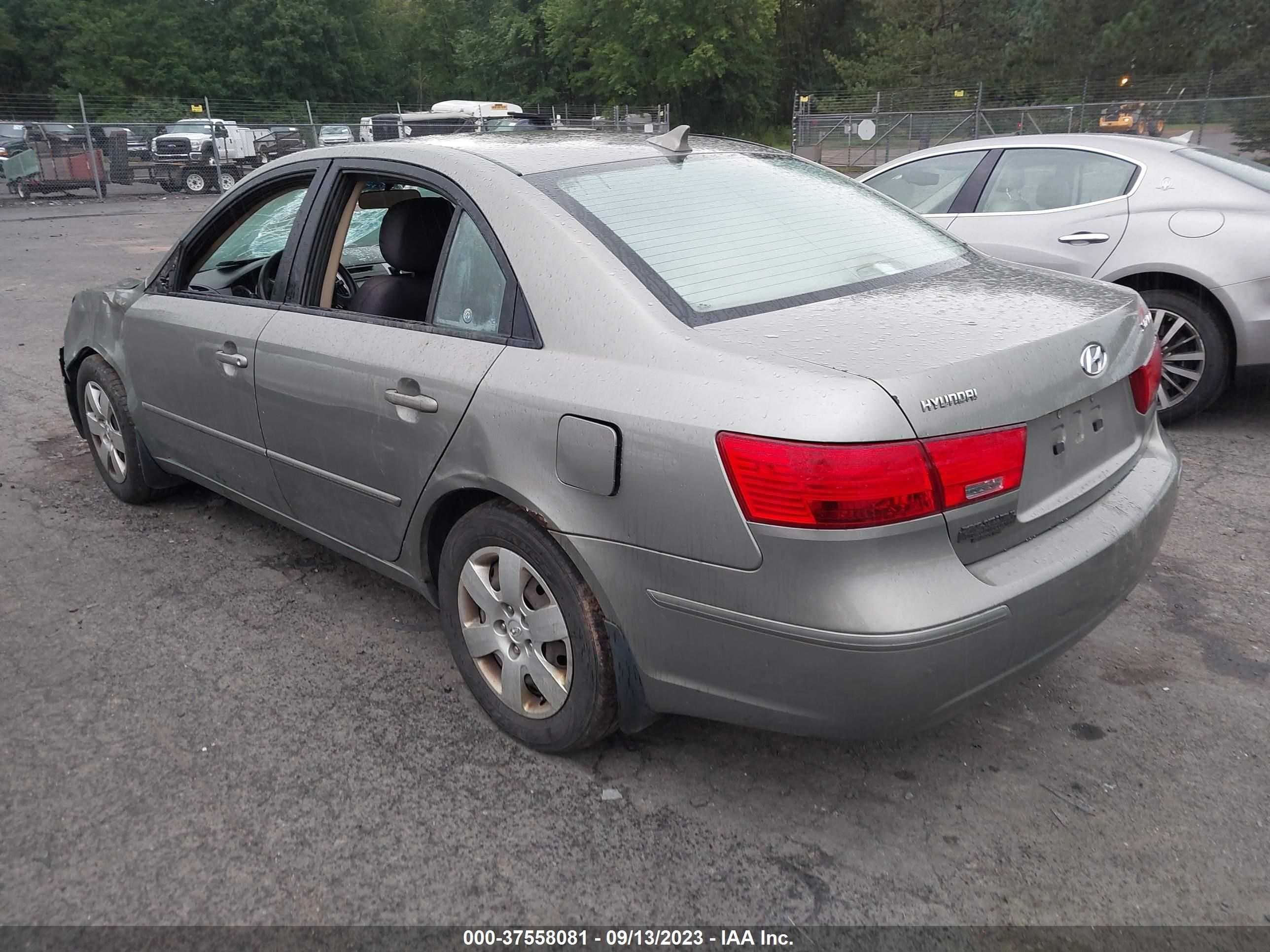 Photo 2 VIN: 5NPET46C99H568740 - HYUNDAI SONATA 