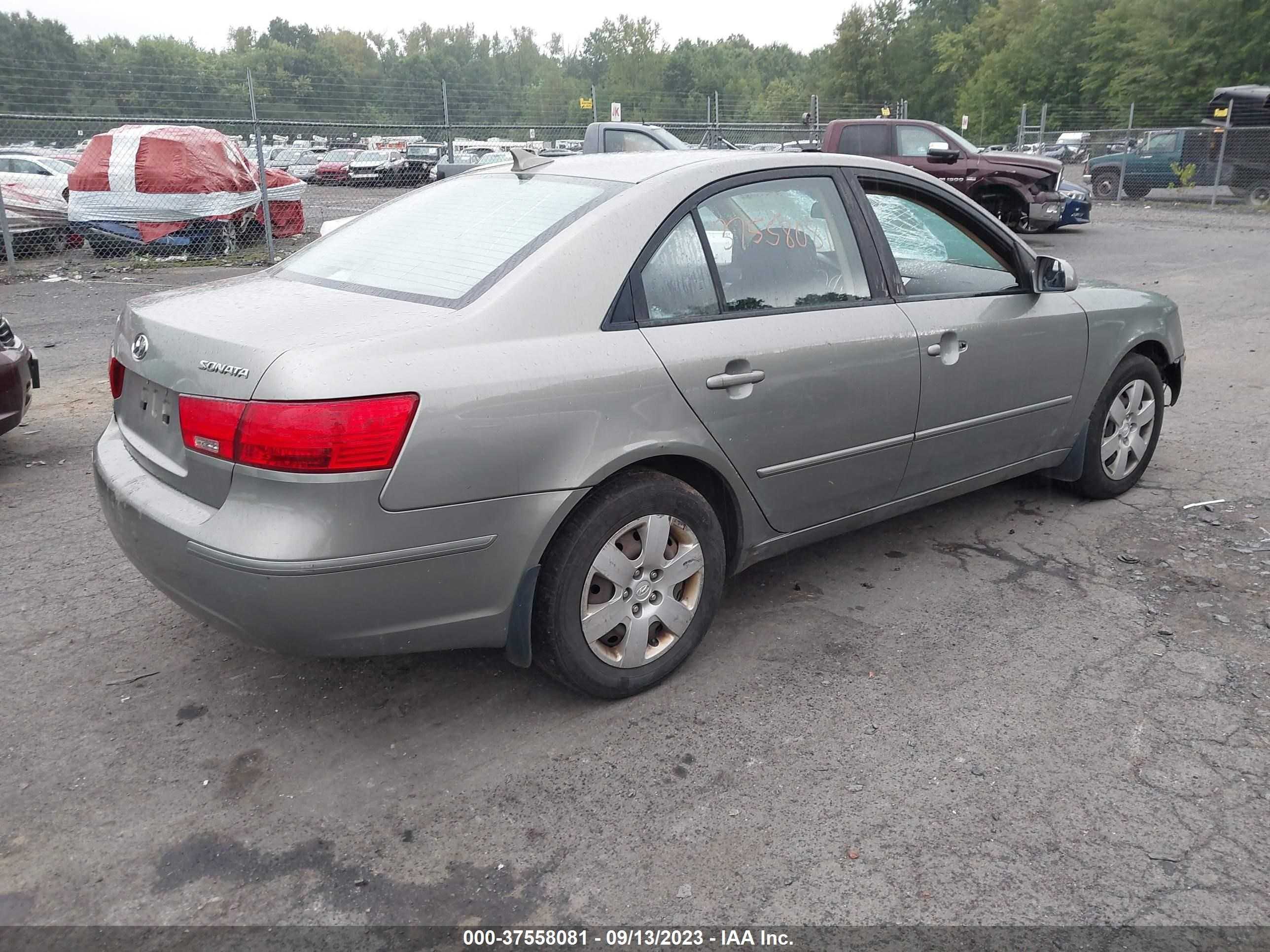 Photo 3 VIN: 5NPET46C99H568740 - HYUNDAI SONATA 